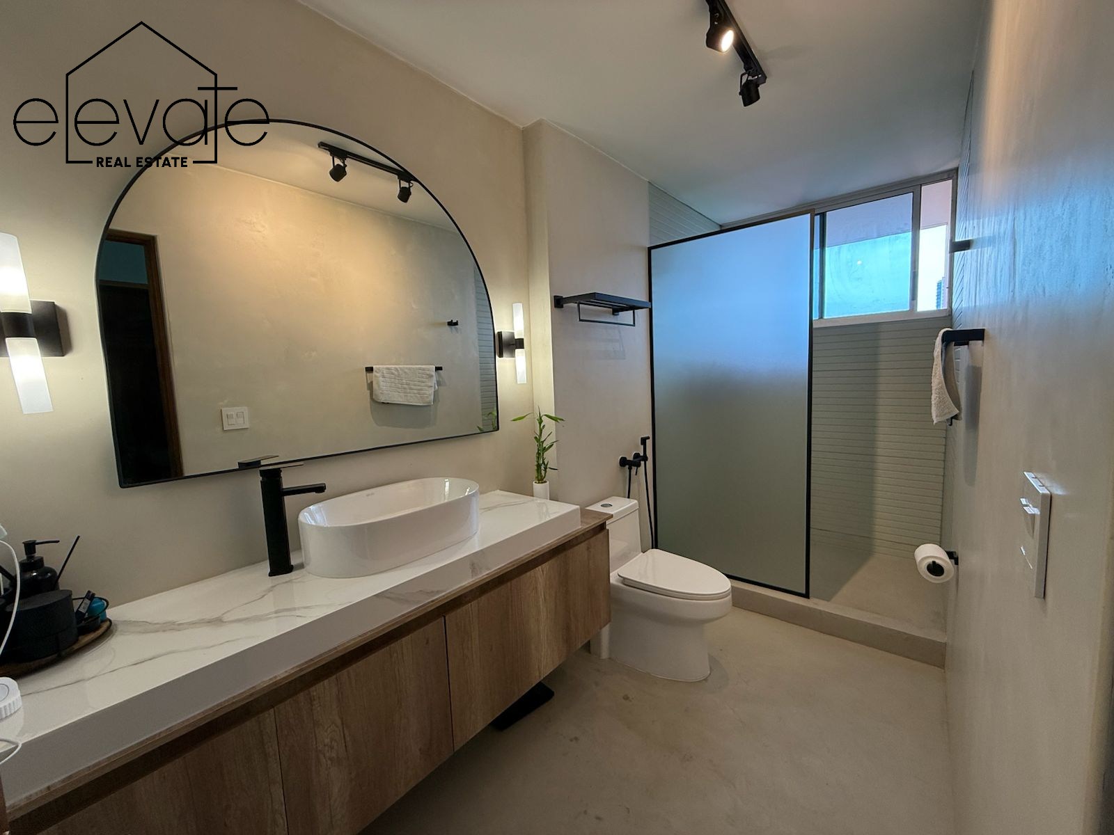 PH VERTIKAL - COSTA DEL ESTE