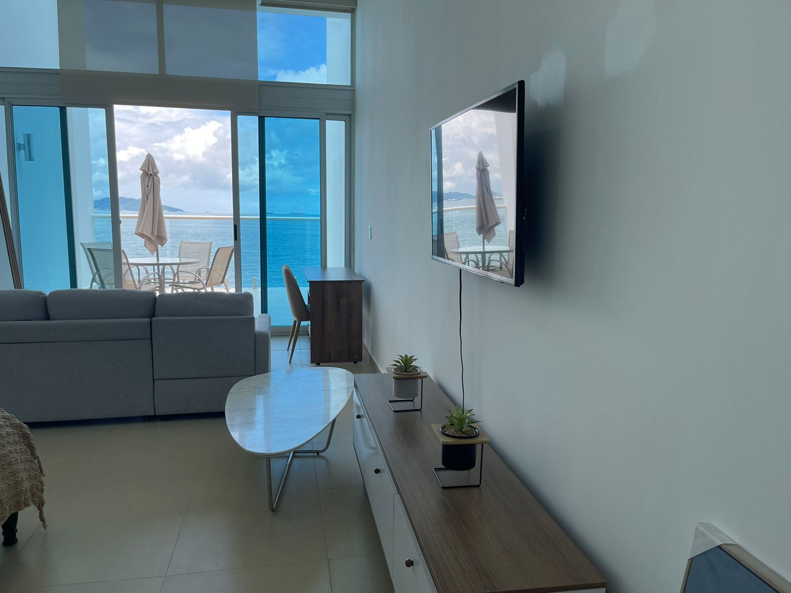 Se alquila apartamento completamente amoblado en Isla Naos - Amador