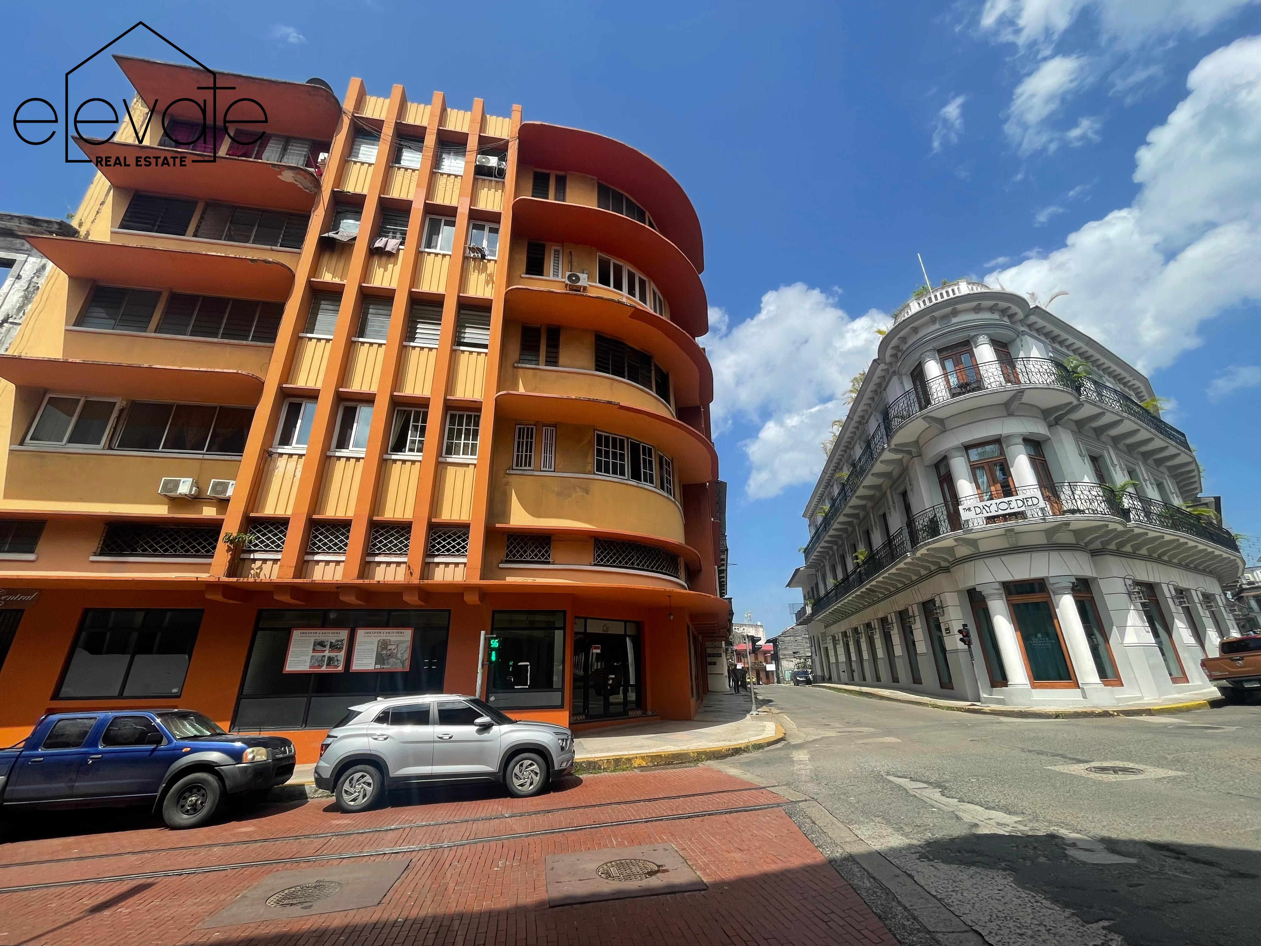 LOCAL EN CASCO VIEJO - PH PLAZA CENTRAL