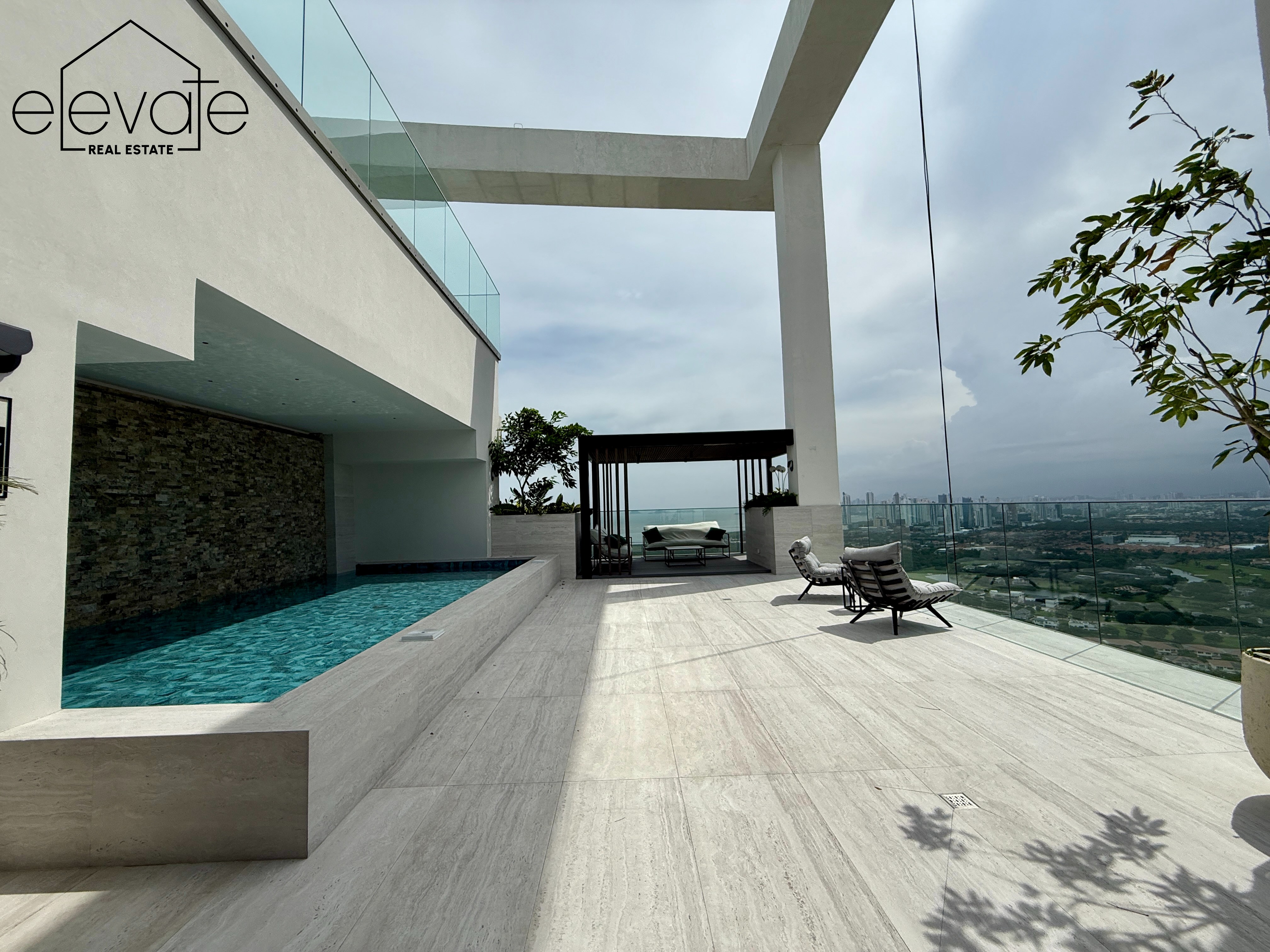 PH THE IVY - SANTA MARIA
