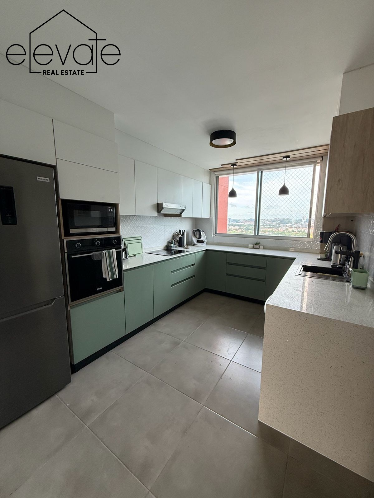 PH VERTIKAL - COSTA DEL ESTE