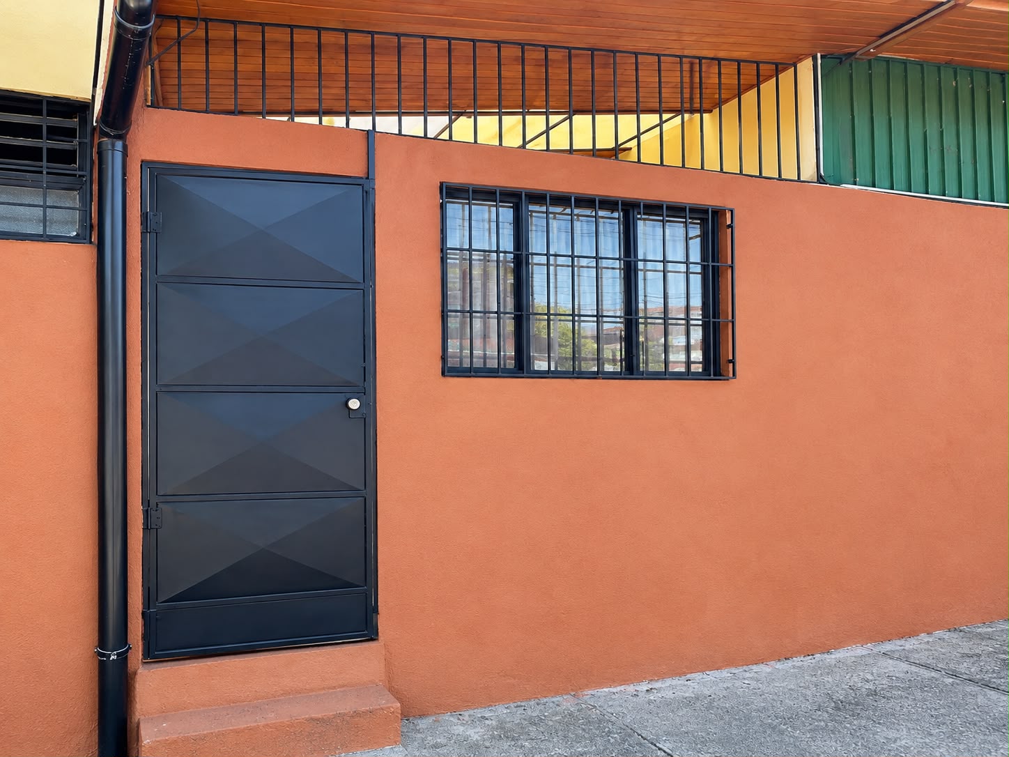 ALQUILER DE APART-ESTUDIO, ALAJUELA, PUEBLO NUEVO.