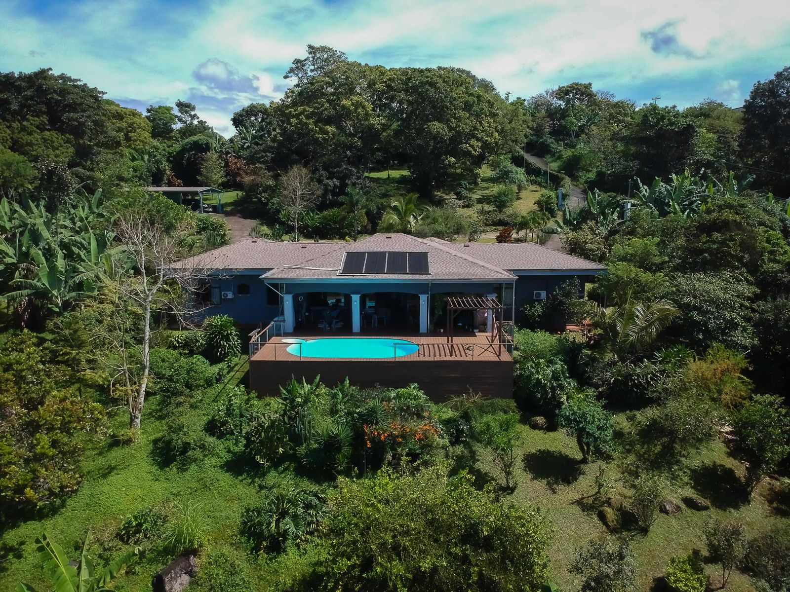 VENTA DE QUINTA CON CASA Y PISCINA, ALAJUELA, SAN PEDRO DE POÁS