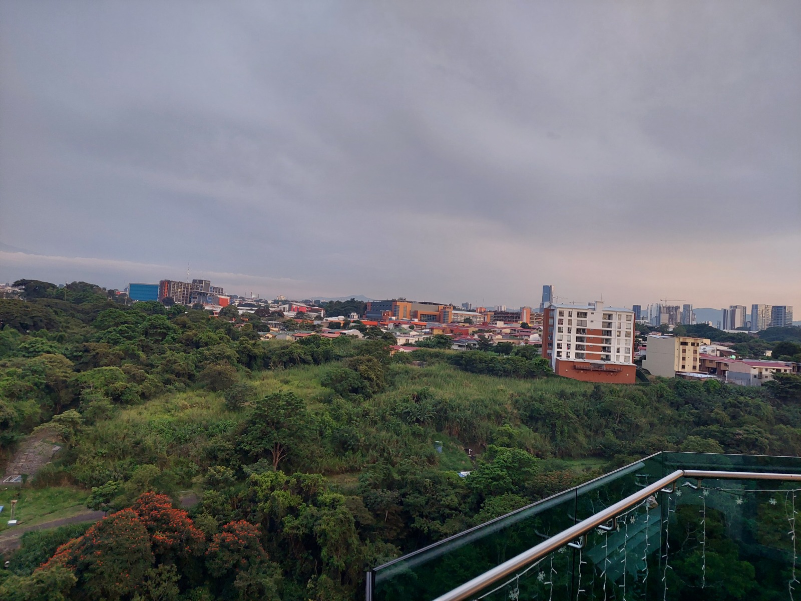 ALQUILER DE PENTHOUSE, RHOMOSER, CONDOMINIO PARADISUS