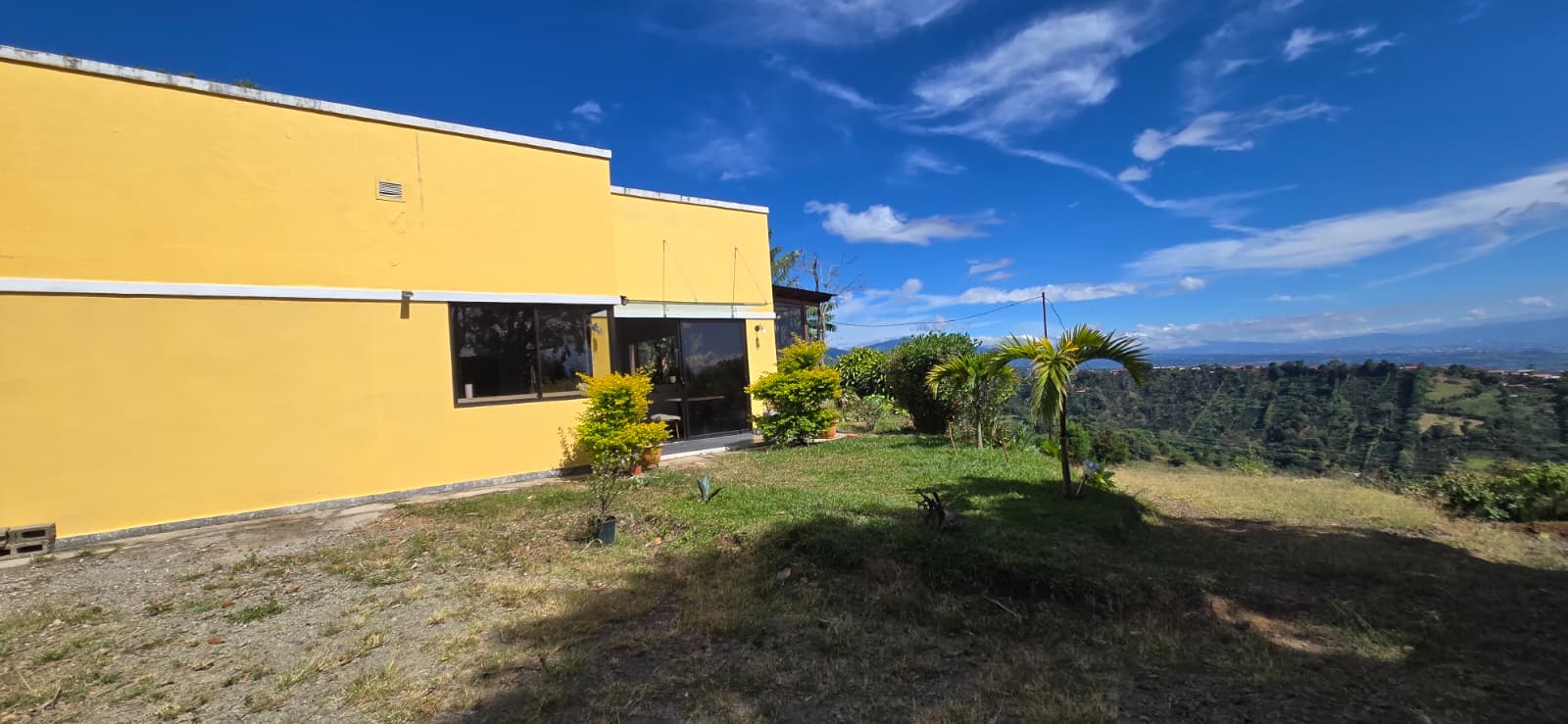 VENTA DE CASA AMUEBLADA CON 2 APARTAMENTOS, ALAJUELA, NARANJO