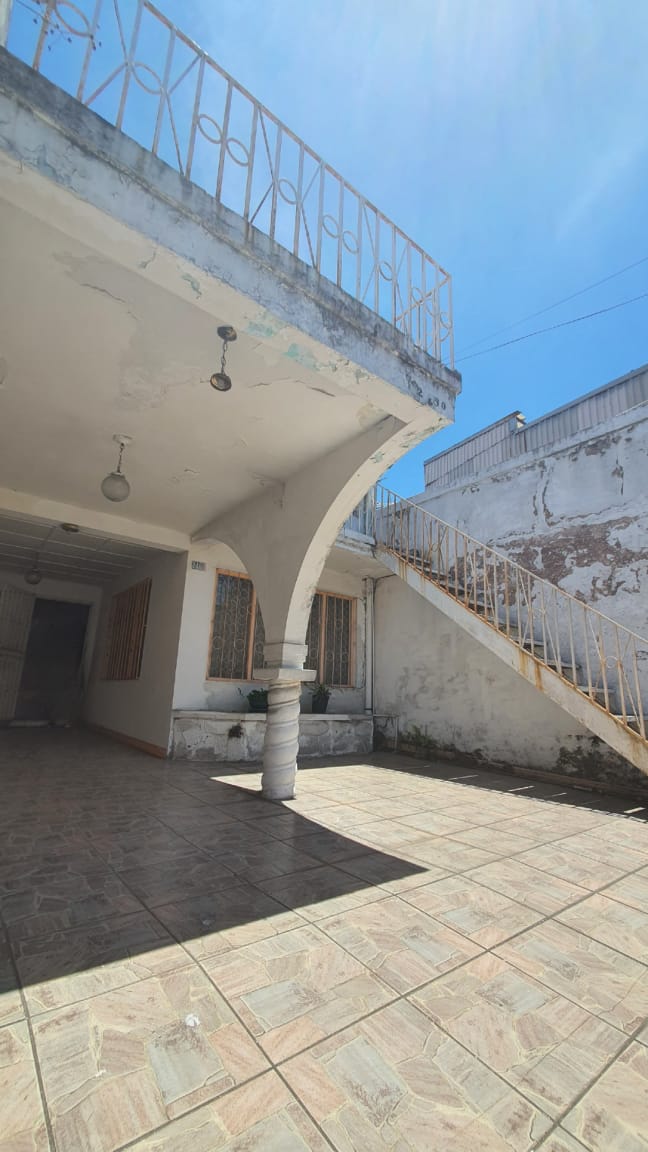 VENTA DE LOTE CON CASA Y DOS APTOS PARA DEMOLER, SAN JOSE, HOSPITAL