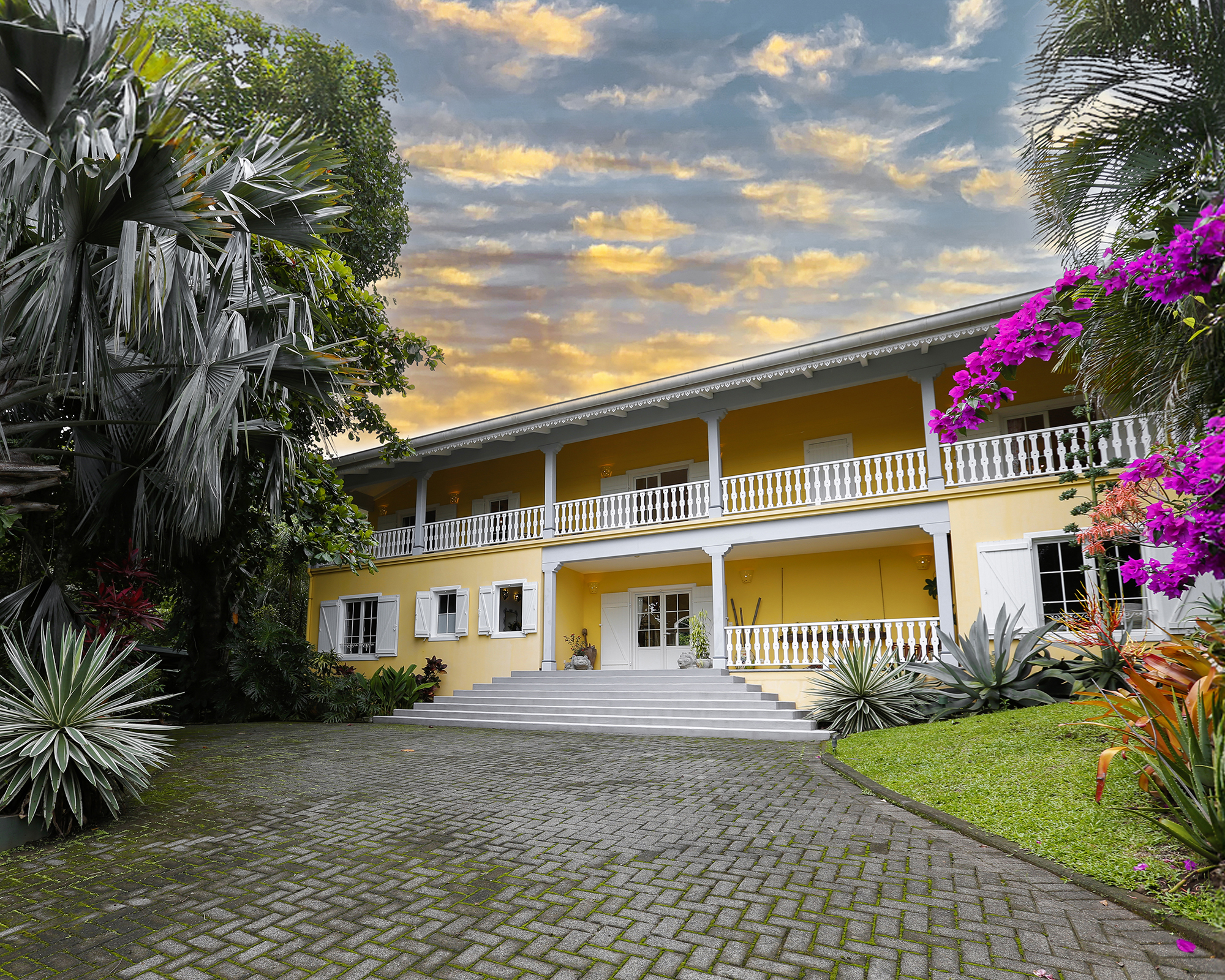 VENTA DE QUINTA CON CASA, PISCINA Y 5 APARTAMENTOS, SANTA ANA, RIO ORO