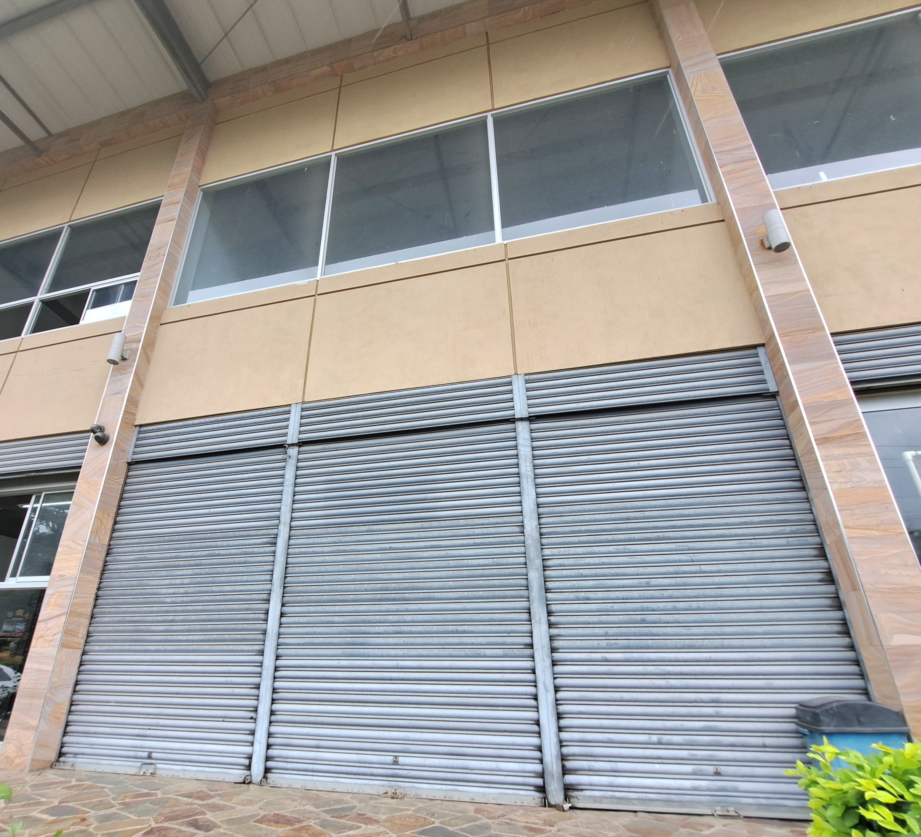 ALQUILER DE LOCAL, SAN JOSÉ, GUACHIPELIN, ESCAZU