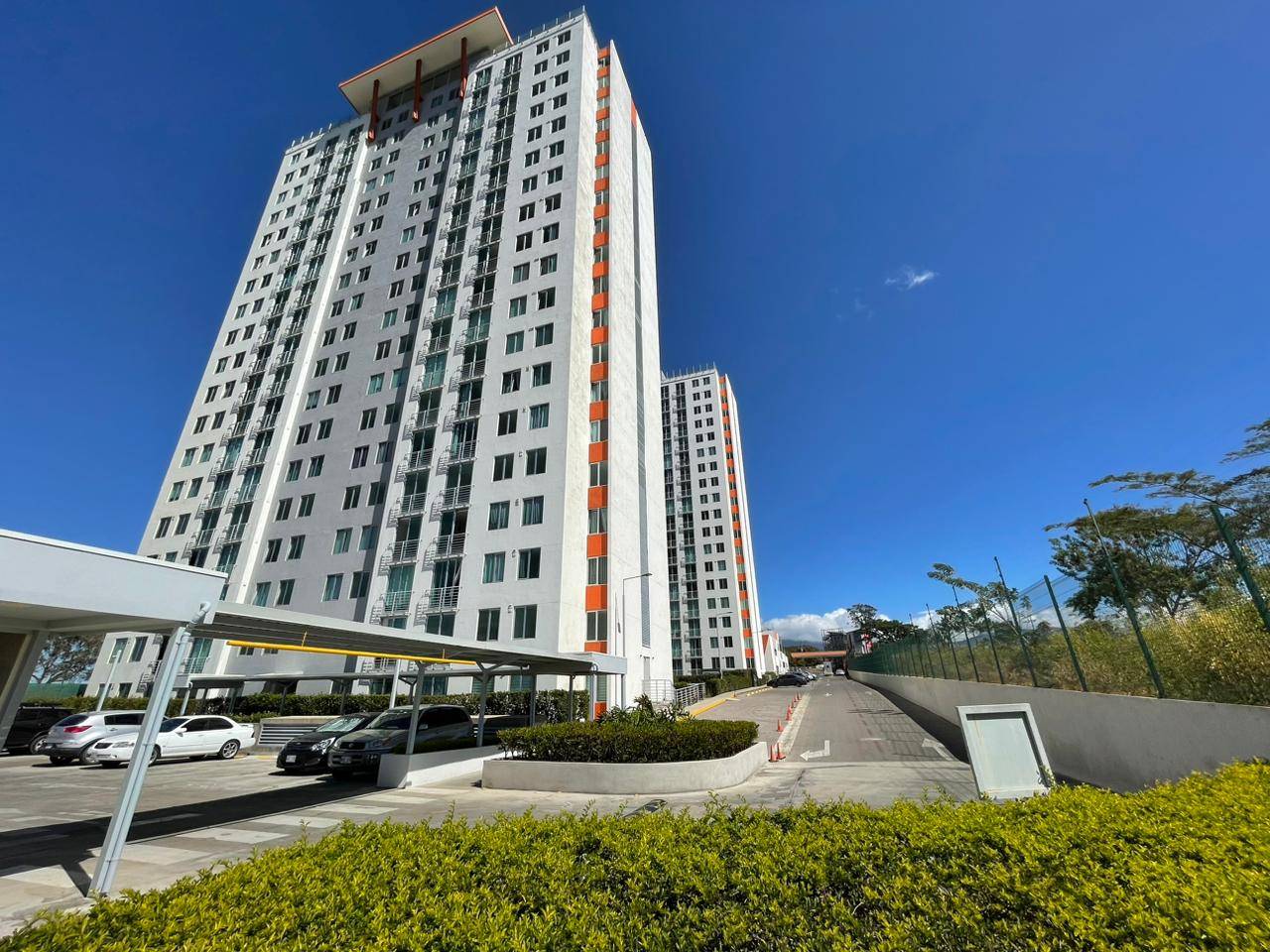 VENTA DE APARTAMENTO AMUEBLADO, HEREDIA, LAGUNILLA, TORRE BAMBU