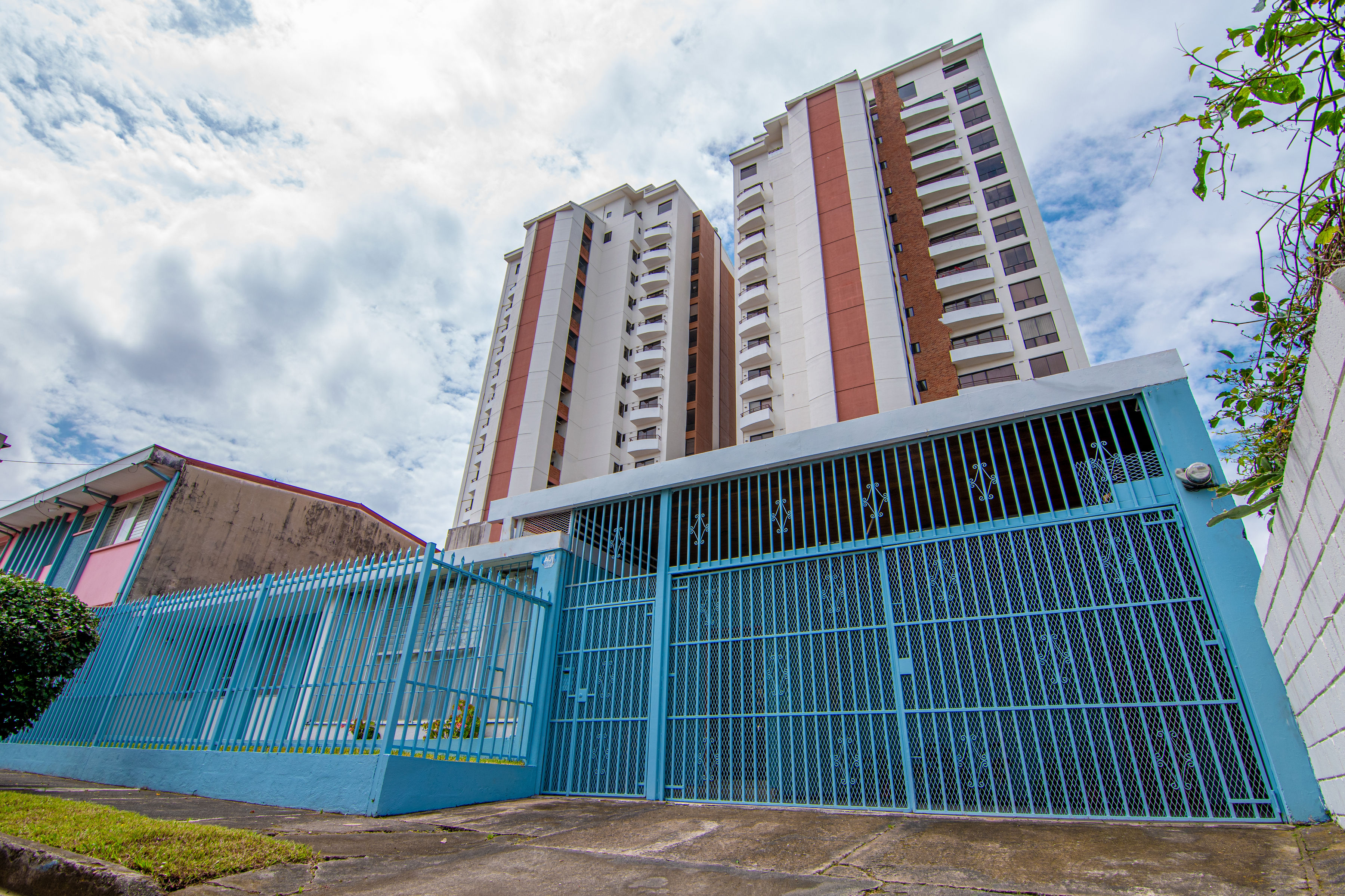 VENTA DE CASA USO MIXTO, SAN JOSÉ, SABANA NORTE, MATA REDONDA