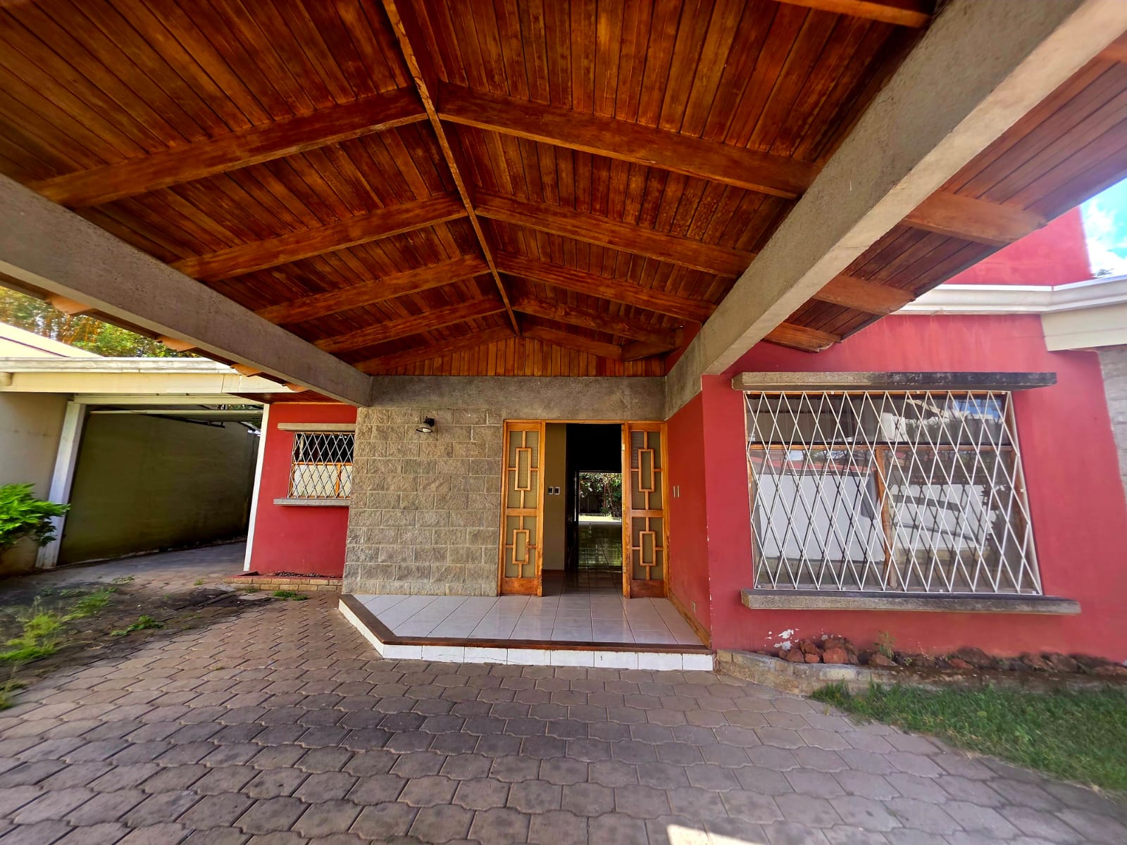 VENTA DE CASA USO DE SUELO MIXTO, SAN JOSÉ, GUACHIPELIN