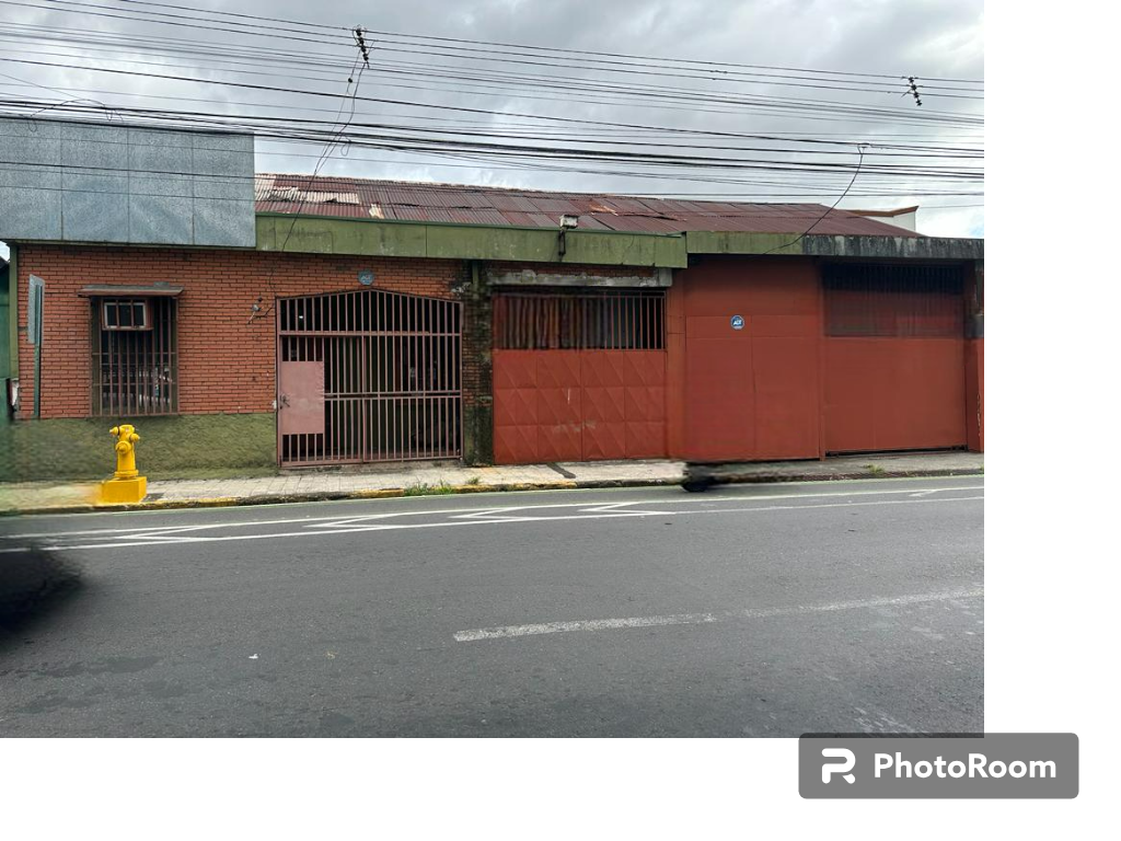 VENTA DE LOTE CON CONSTRUCCION A DEMOLER, SAN JOSE, HOSPITAL, S. BOSCO
