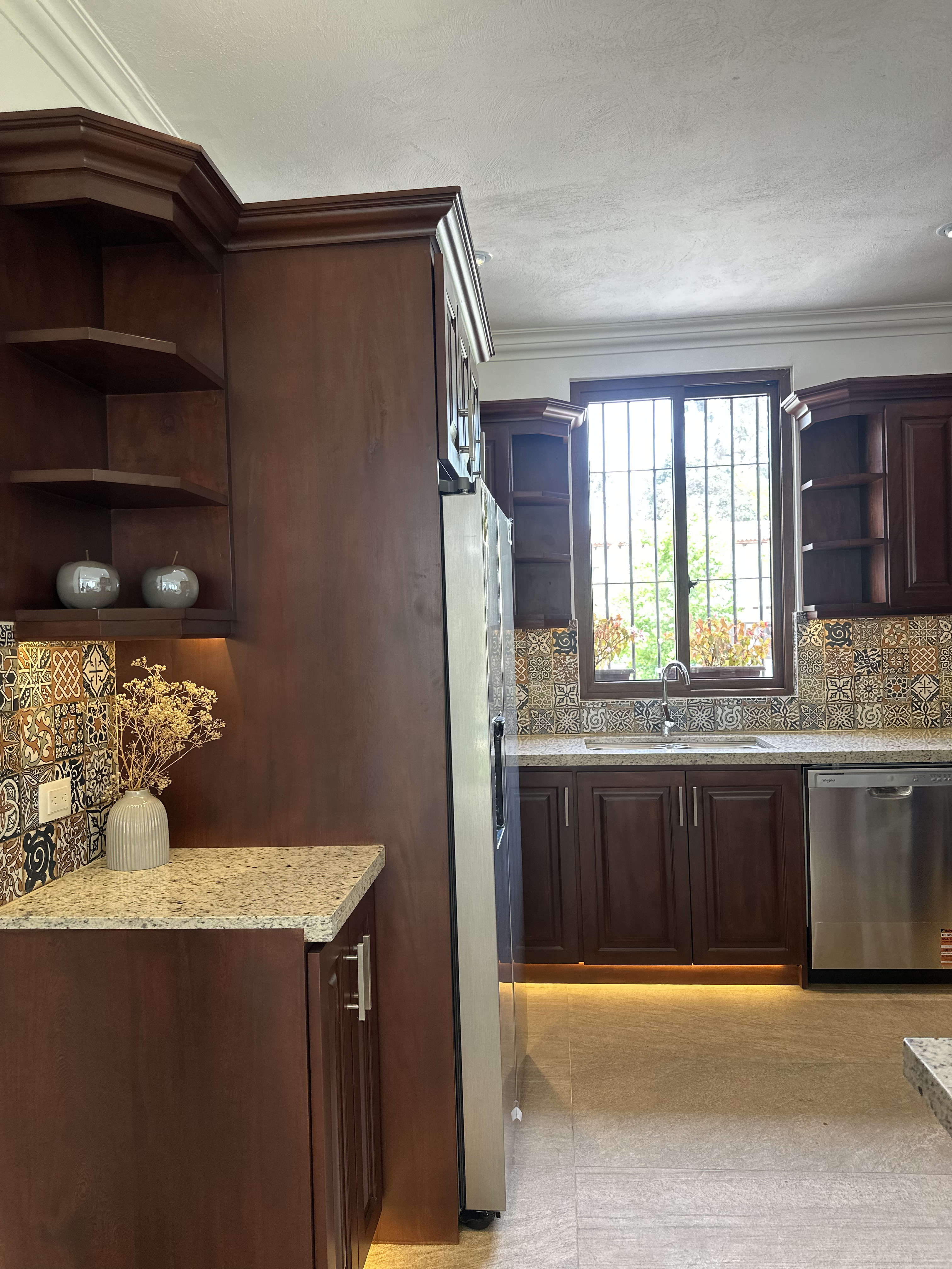 PRECIOSA CASA DENTRO DE CONDOMINIO CERCANO A CIUDAD VIEJA - Miniatura 6