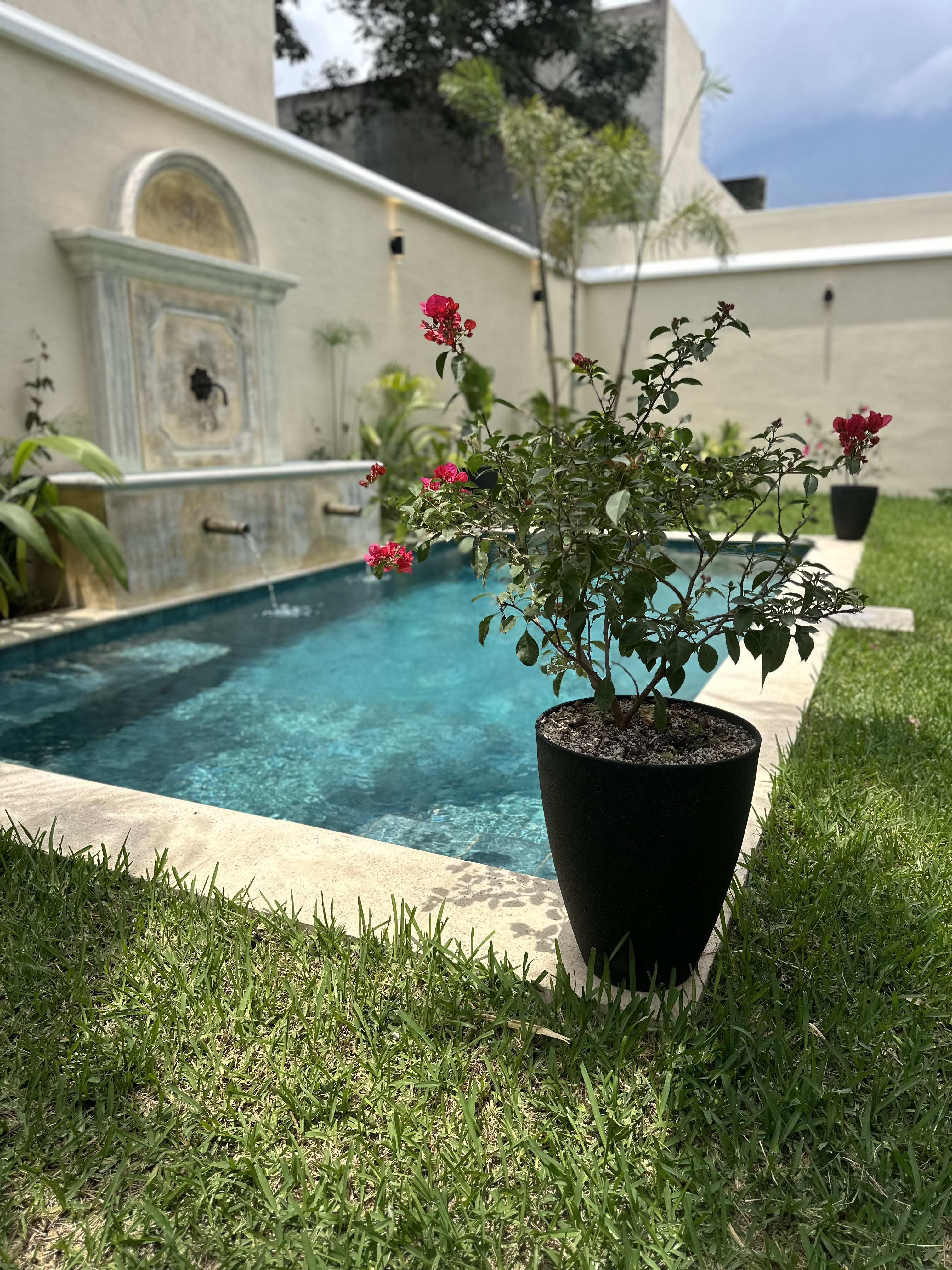 PRECIOSA CASA DENTRO DE CONDOMINIO CERCANO A CIUDAD VIEJA - Image 1