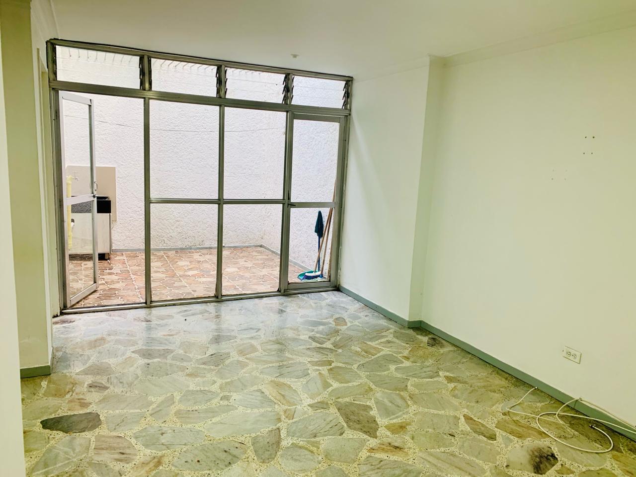 ARRIENDO APARTAESTUDIO EN LA CASTELLANA
