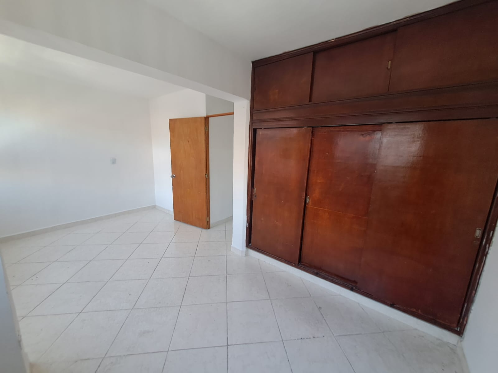 ARRIENDO CASA  LOCAL SANTA LUCIA DOS NIVELES