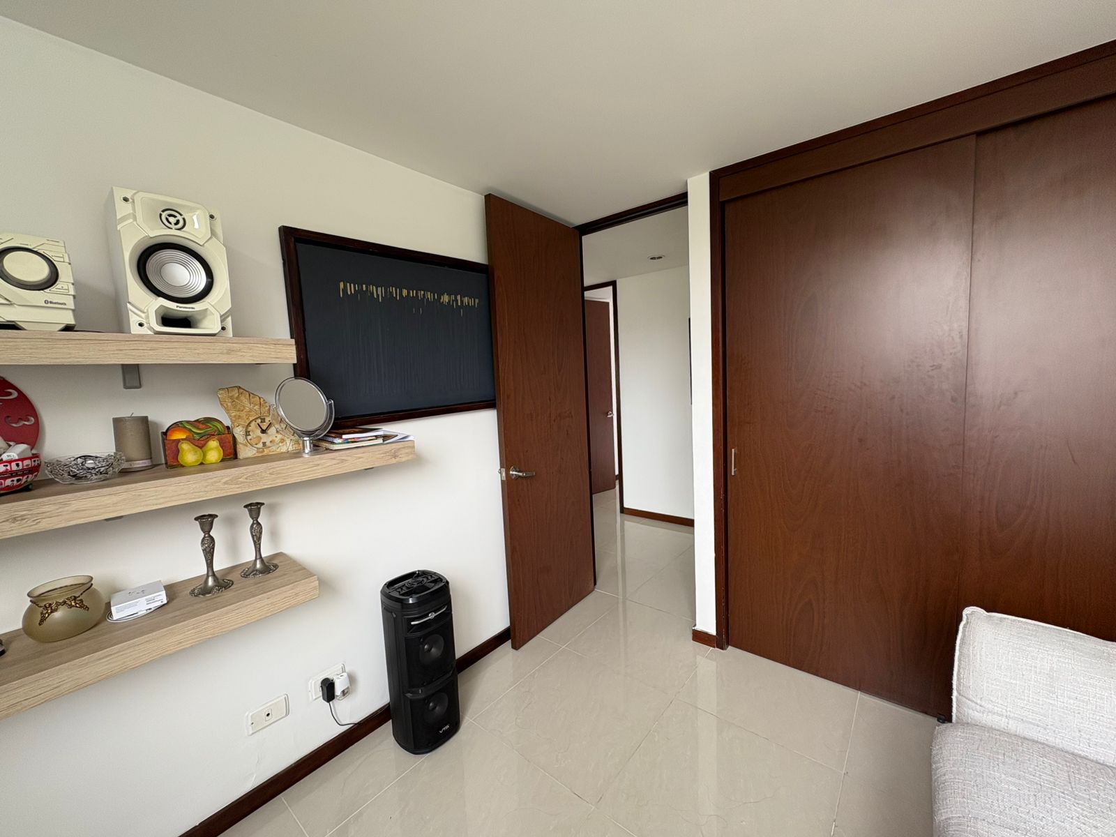 ARRIENDO APARTAMNTO AMOBLADO