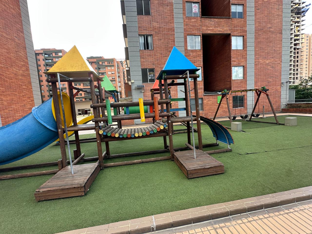 ARRIENDO APARTAMENTO CIUDAD DEL RIO