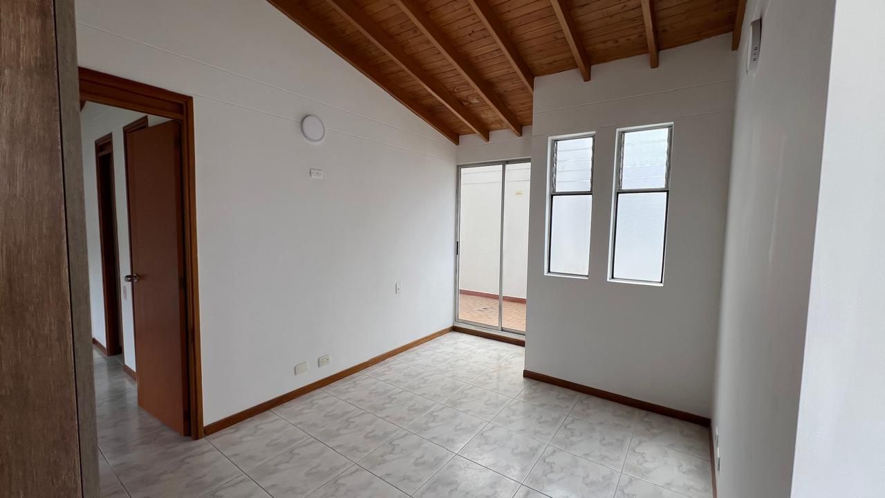 ARRIENDO PENTHOUSE EN POBLADO CHUSCALITO