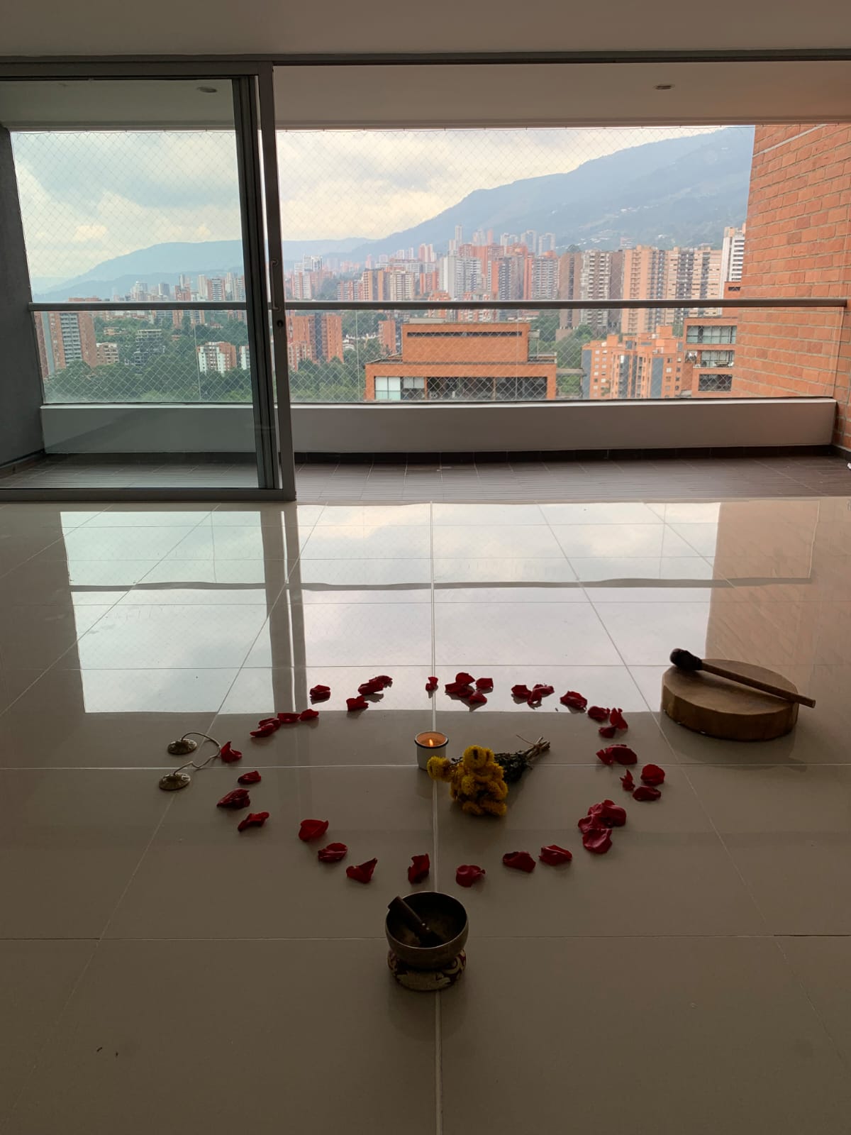 ARRIENDO APARTAMENO EN LA LOMA DE LAS BRUJAS