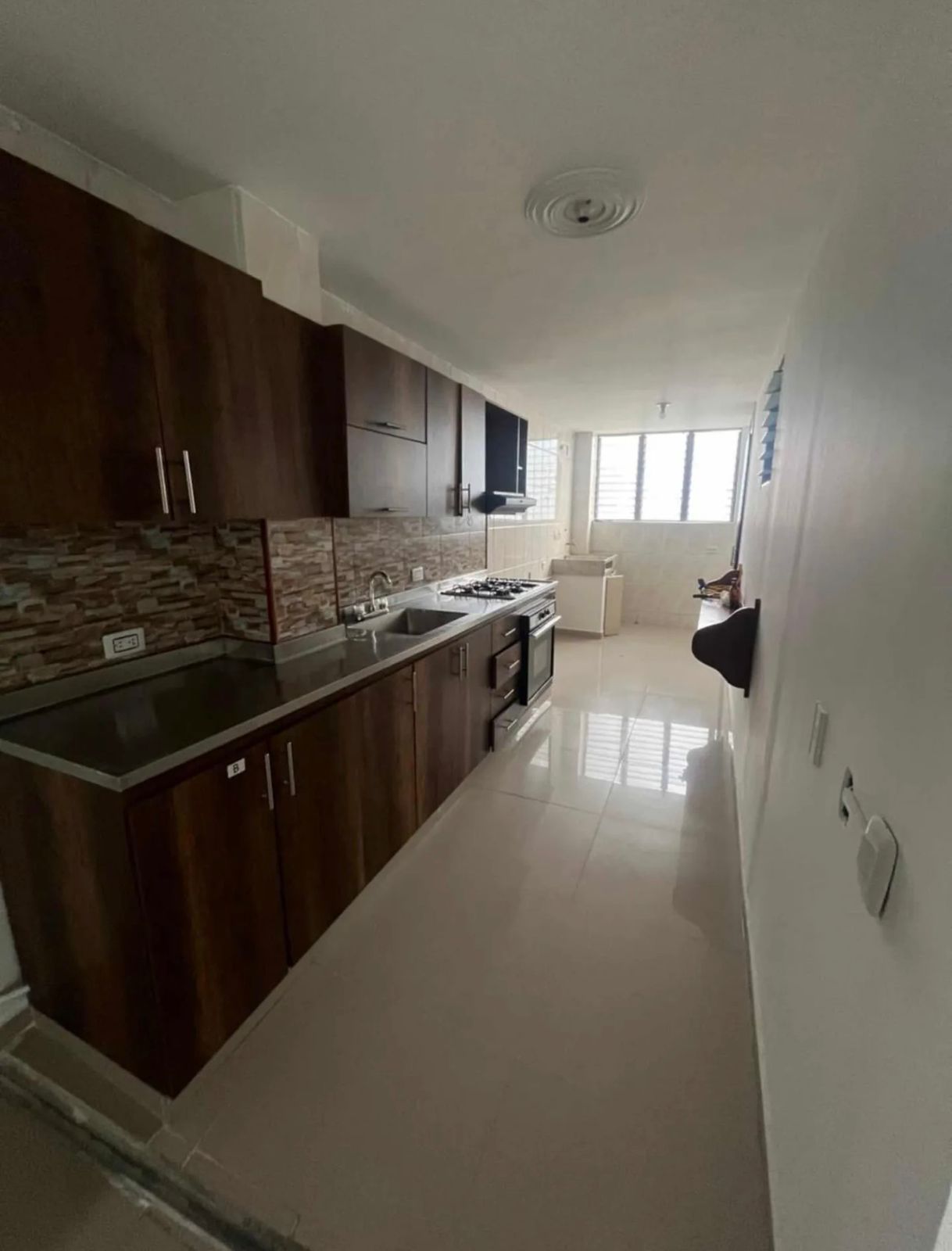 VENDO APARTAMENTO EN  LOS COLORES