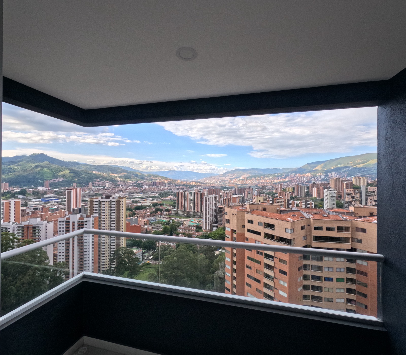 VENDO APARTAMENTO EN SABANETA LAS LOMITAS