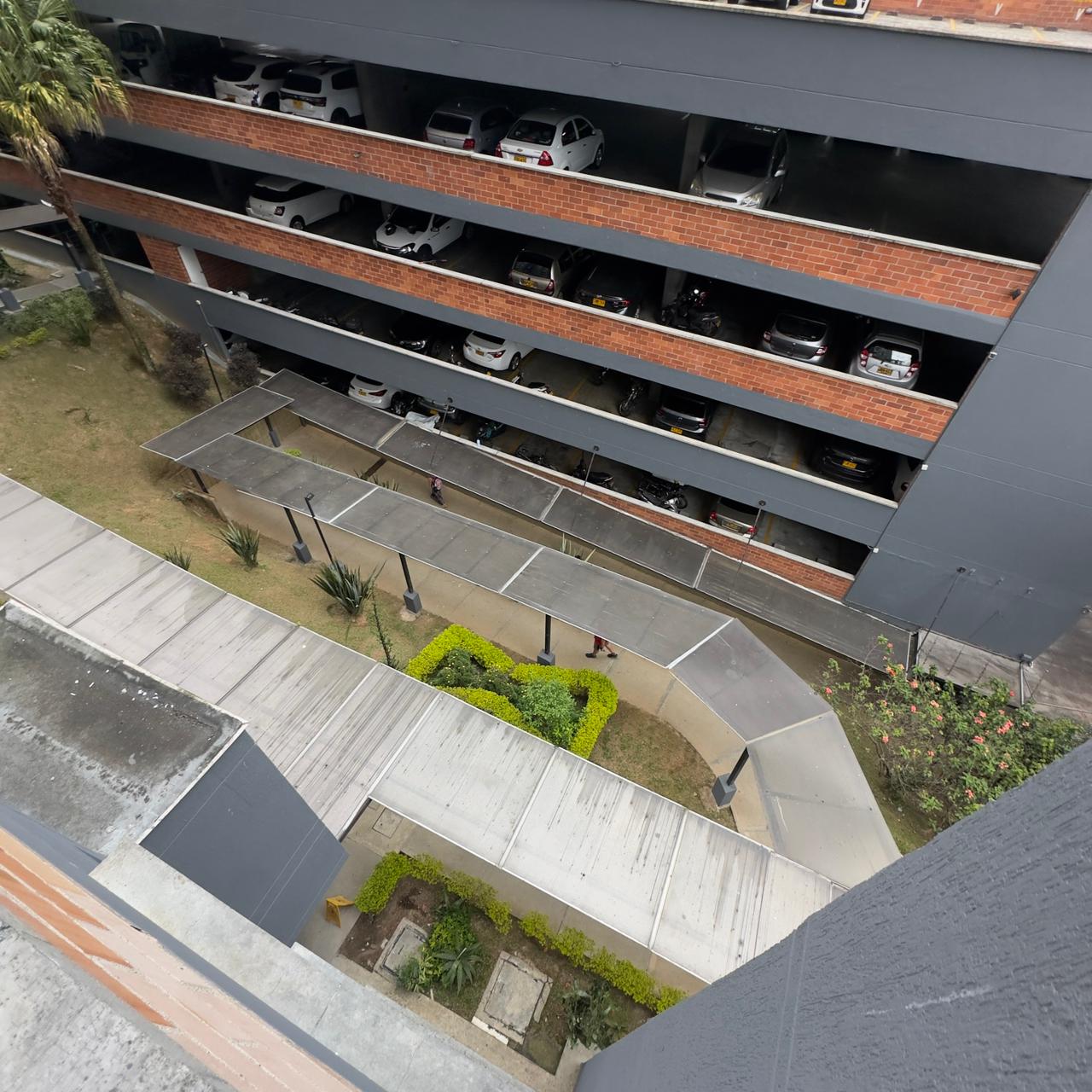 ARRIENDO APARTAMENTO EN LA LOMA DE LOS BERNAL