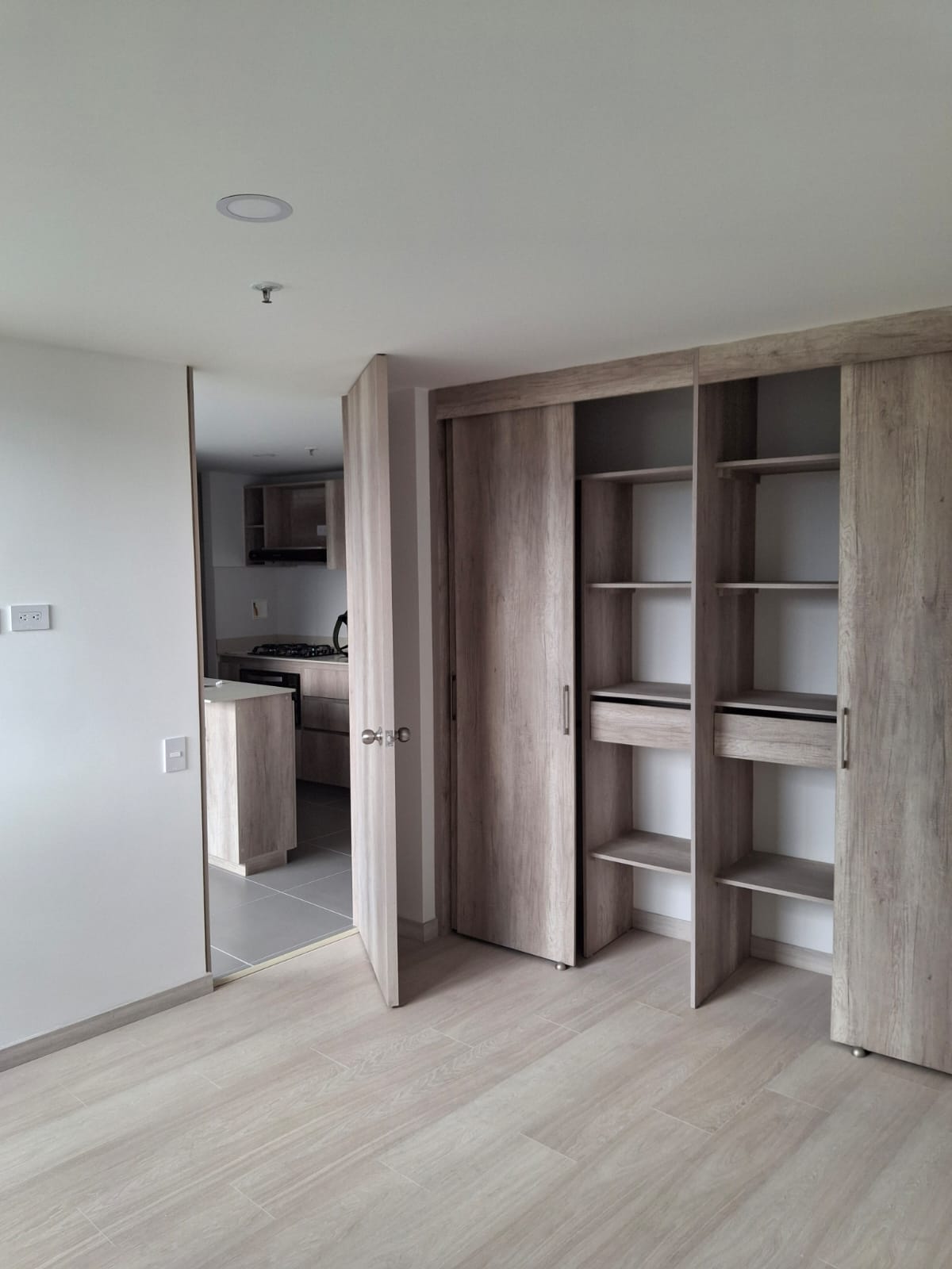 ARRIENDO APARTAESTUDIO EN GUAYABAL