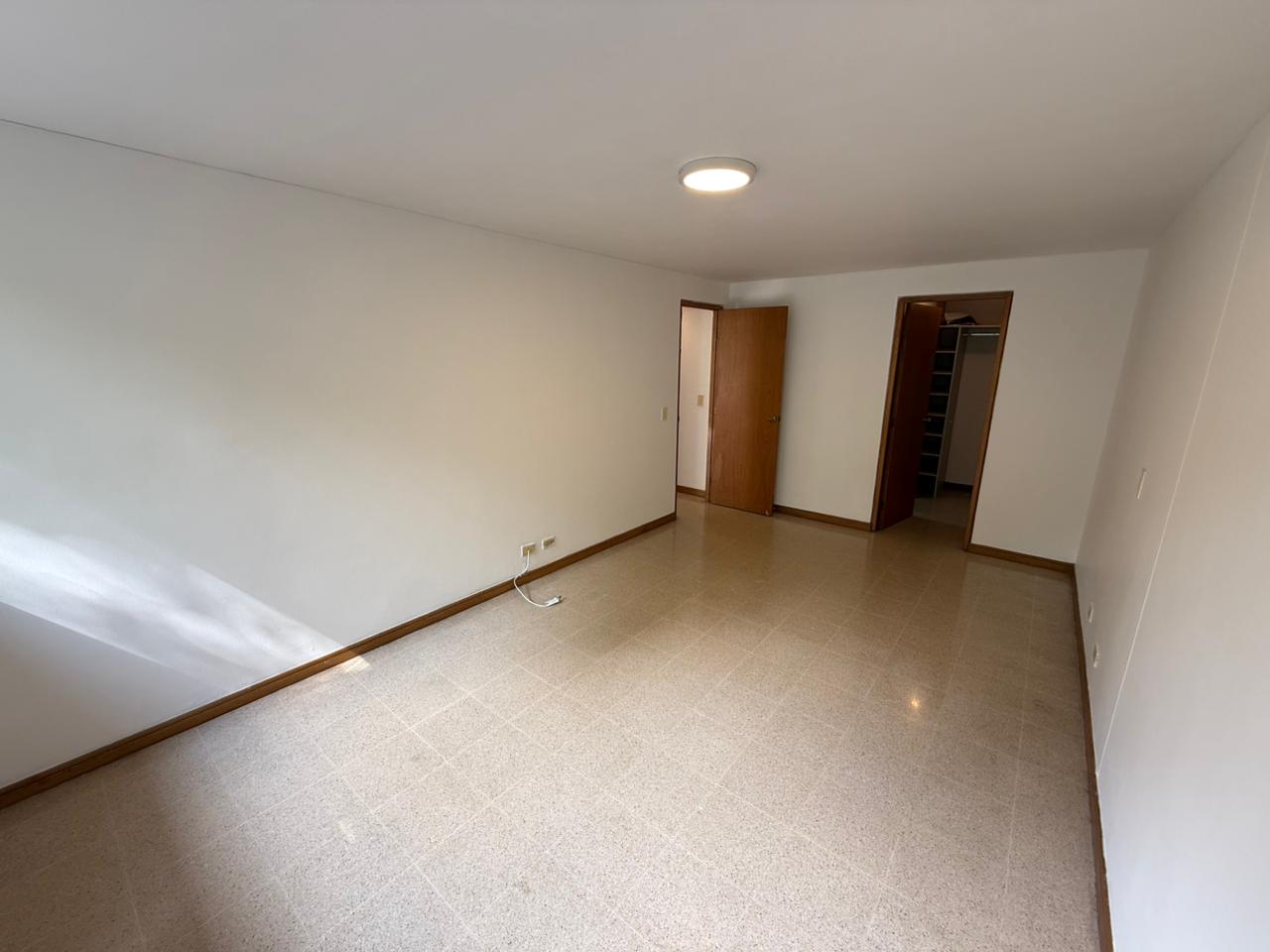 ARRIENDO APARTAMENTO EN EL POBLADO