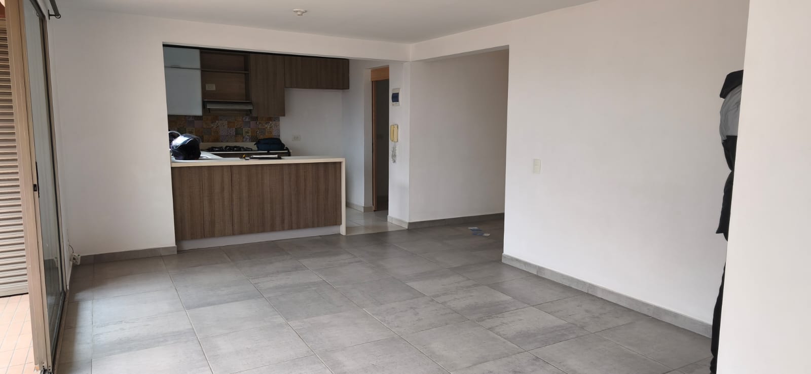 ARRIENDO APARTAMENTO EN LA LOMA DE LOS BERNAL
