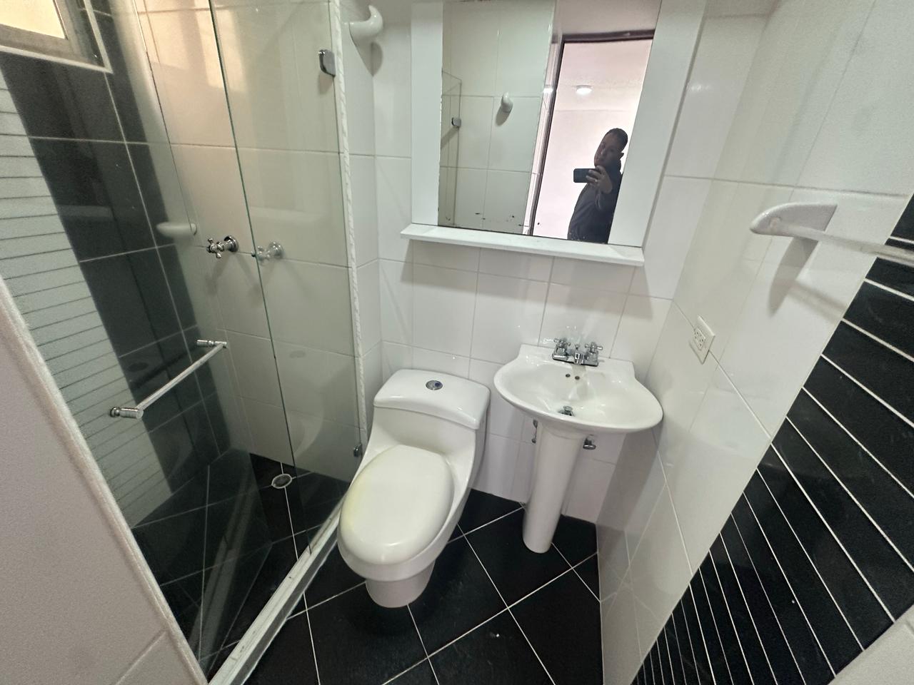 ARRIENDO APARTAMENTO EN LA LOMA DE LOS BERNAL