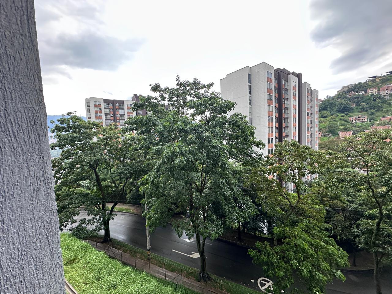 ARRIENDO APARTAMENTO EN LA LOMA DE LOS BERNAL