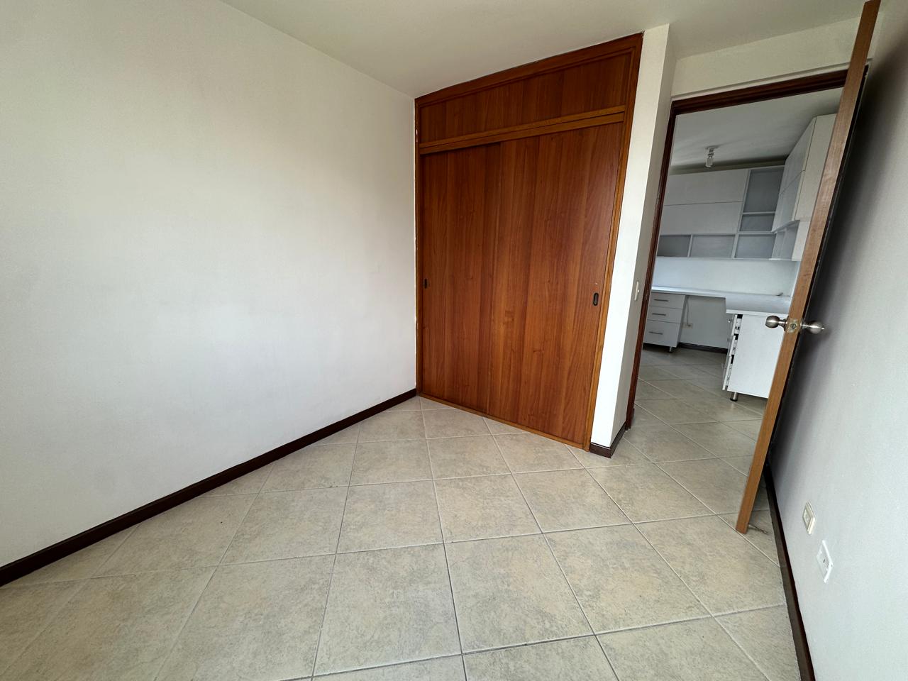 ARRIENDO APARTAMENTO EN LA LOMA DE LOS BERNAL