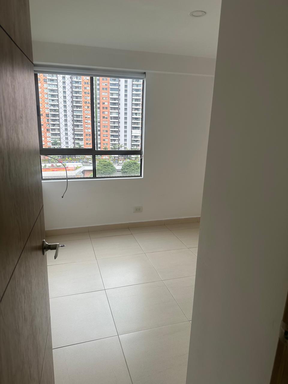 VENDO APARTAMENTO EN LA LOMA DE LOS BERNAL