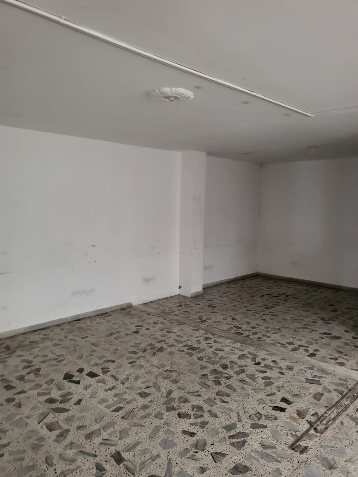ARRIENDO CASA COMERCIAL EN LA AMERICA