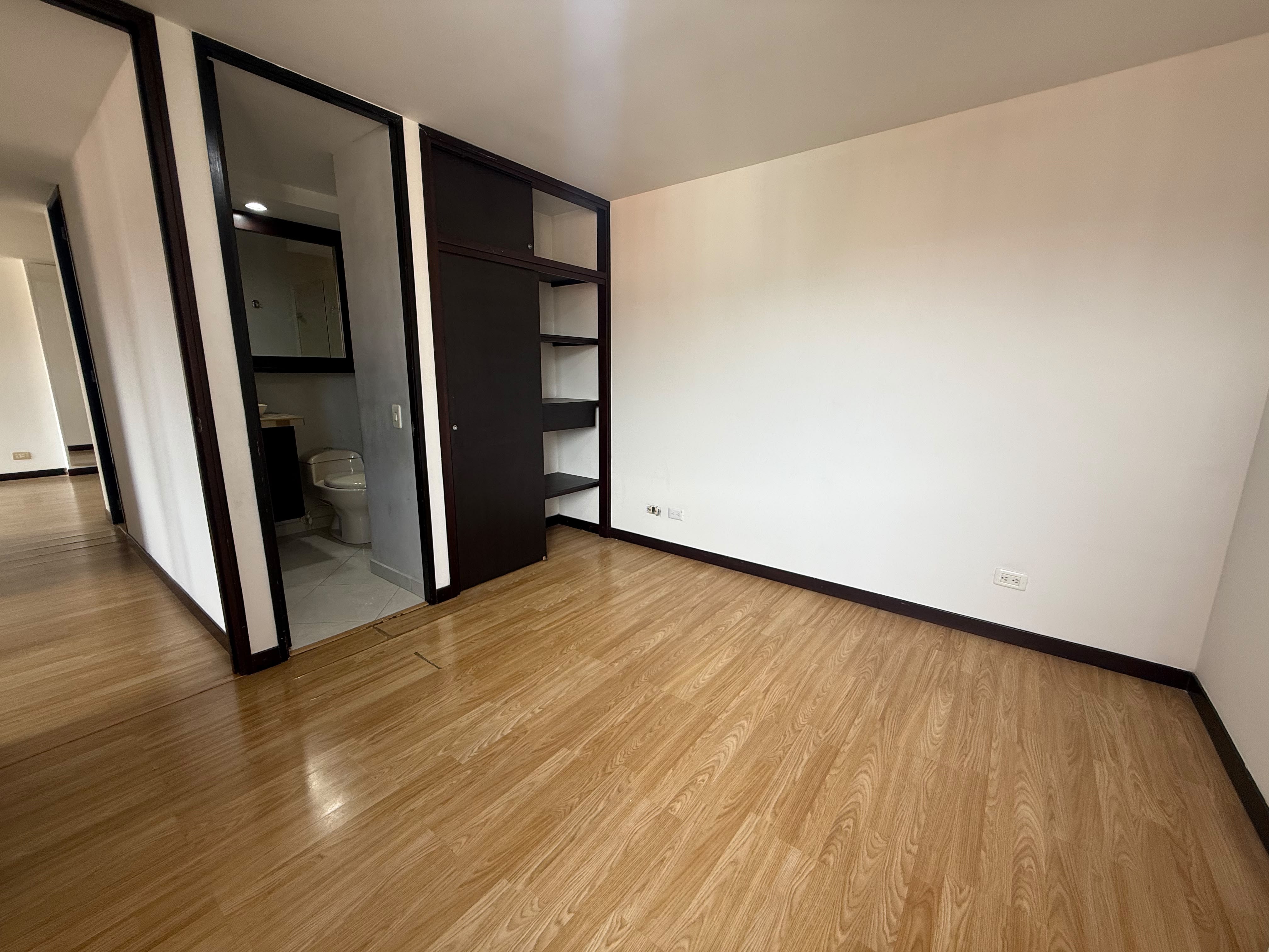 Arriendo Apartamento en los Colores