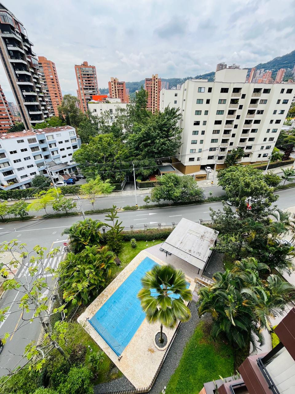 ARRIENDO APARTAMENTO EN LA LOMA DE LOS PARRA