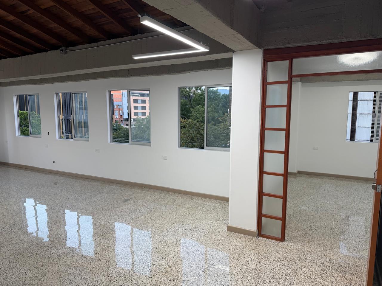 ARRIENDO OFICINAS EN LAURELES