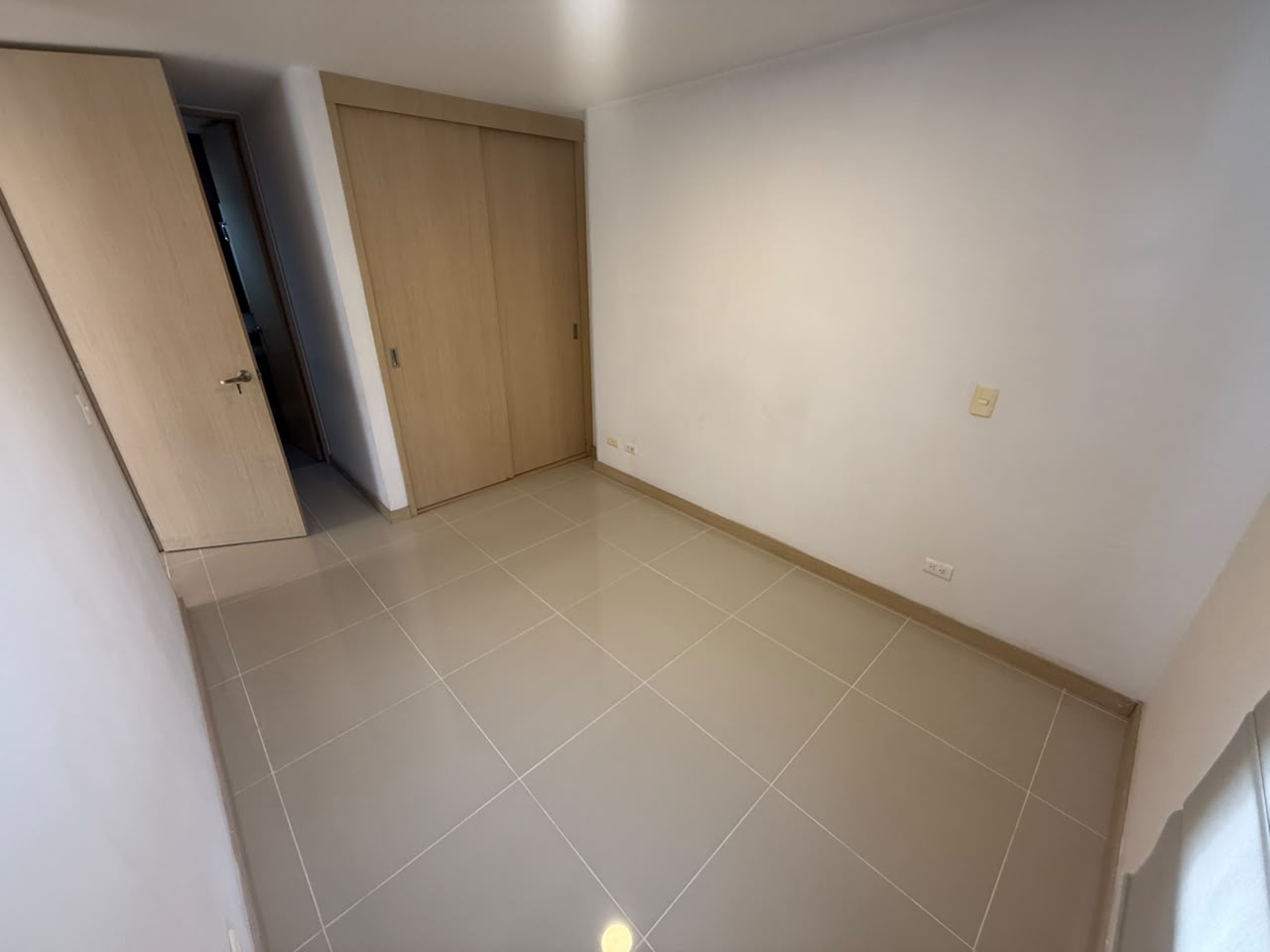 ARRIENDO APARTAMENTO EN LA LOMA DEL INDIO