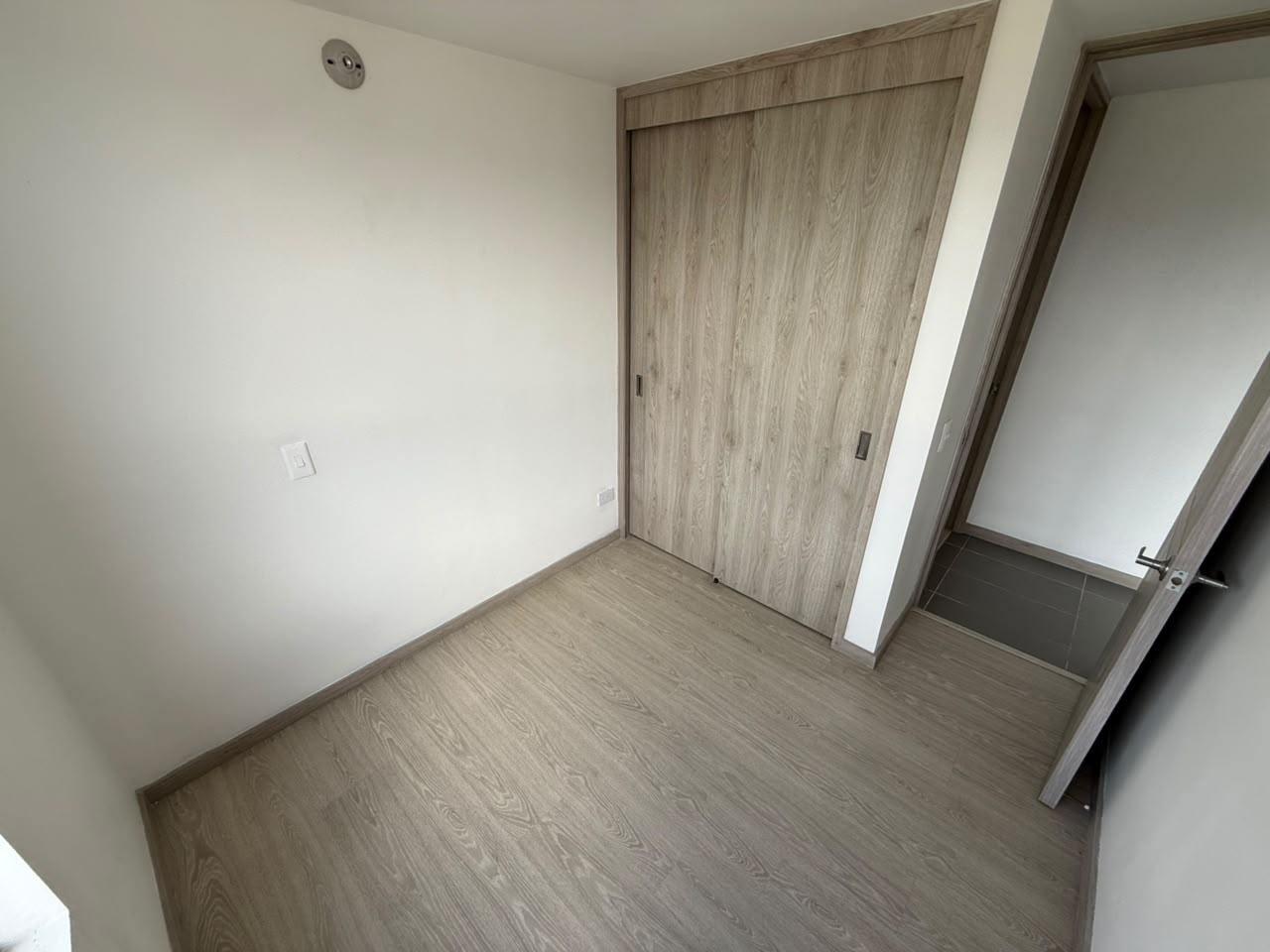 ARRIENDO APARTAMENTO EN LA LOMA DE LOS BERNAL