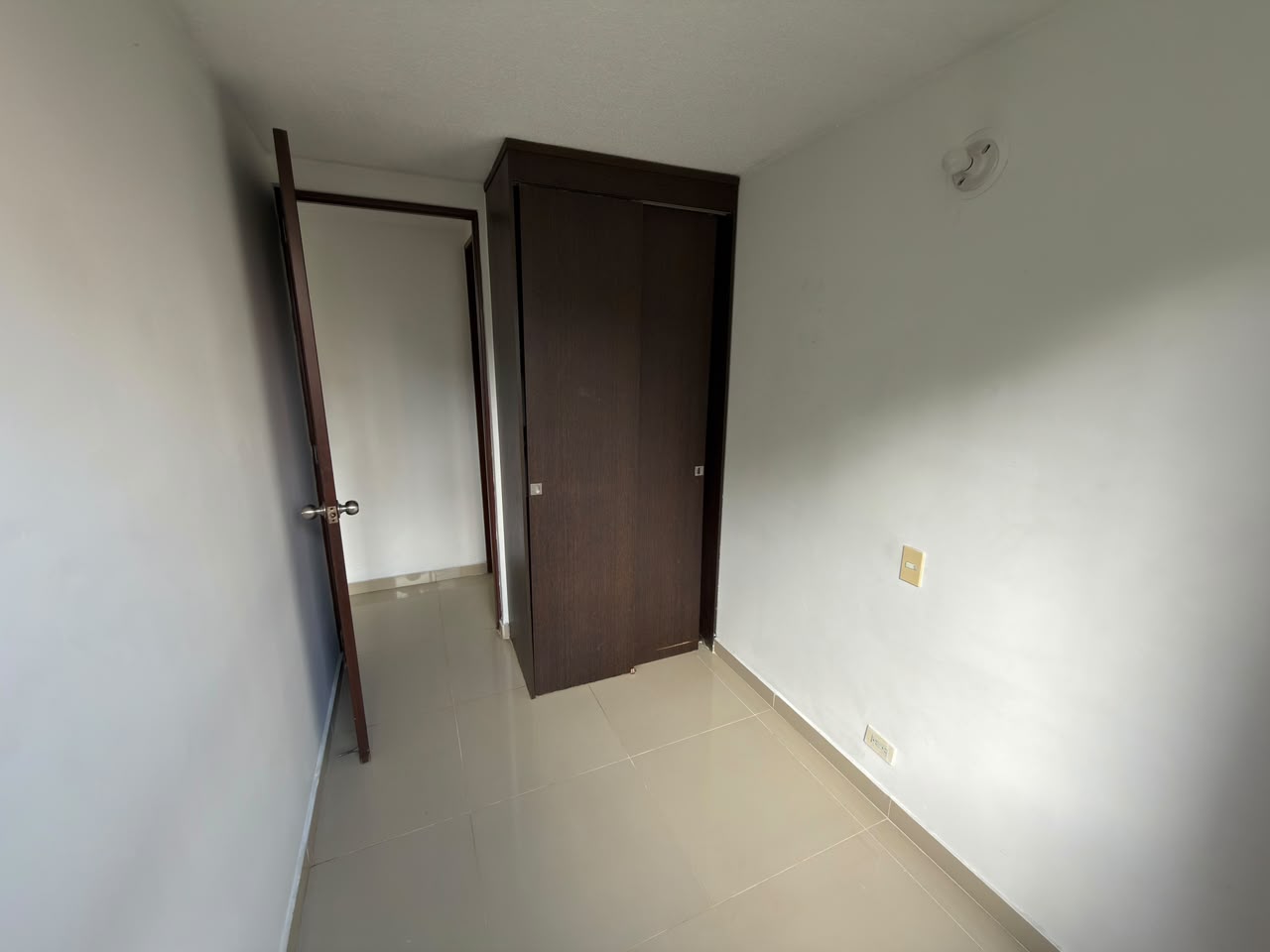 ARRIENDO APARTAMENTO EN LOMA DE LOS BERNAL
