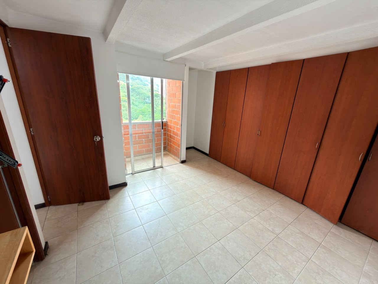 ARRIENDO APARTAMENTO EN LOMA DE LOS BERNAL
