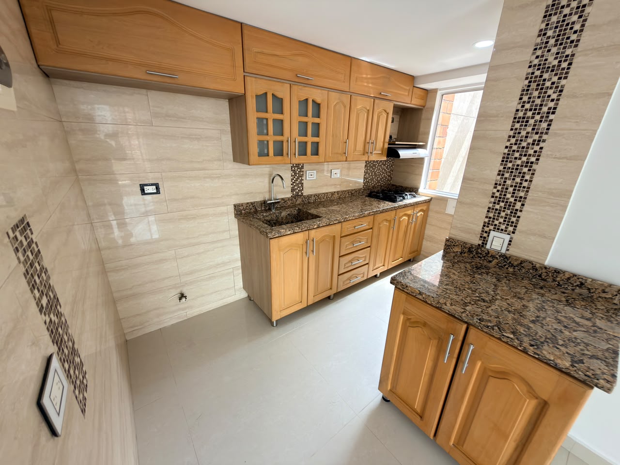 ARRIENDO APARTAMENTO EN LA LOMA DE LOS BERNAL