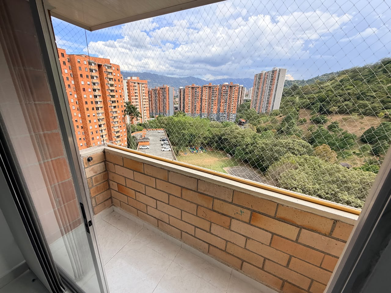 VENDO APARTAMENTO EN LOMA DE OS BERNAL