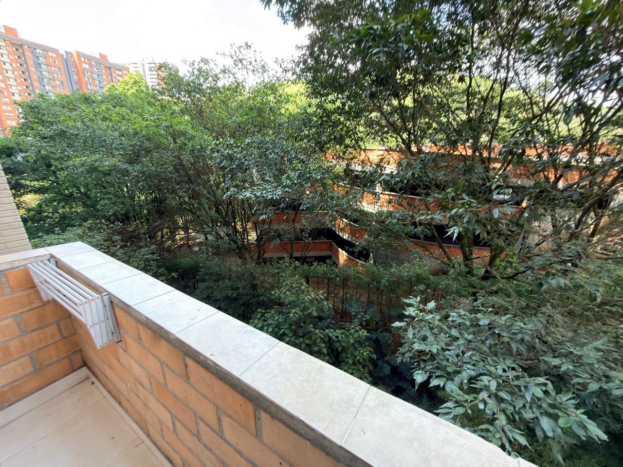 ARRIENDO APARTAMENTO EN LOMA DE LOS BERNAL