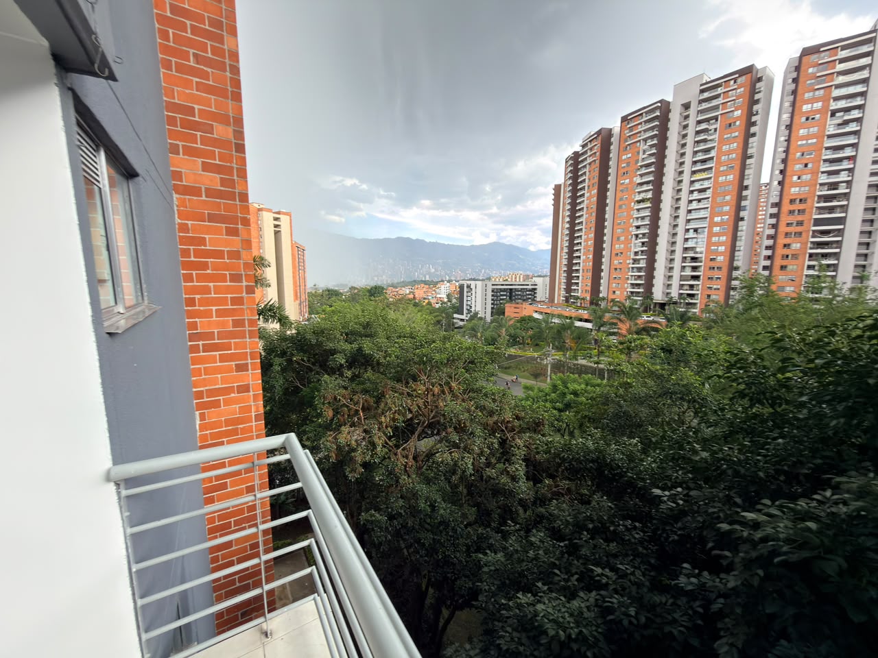 ARRIENDO APARTAMENTO EN LOMA DE LOS BERNAL