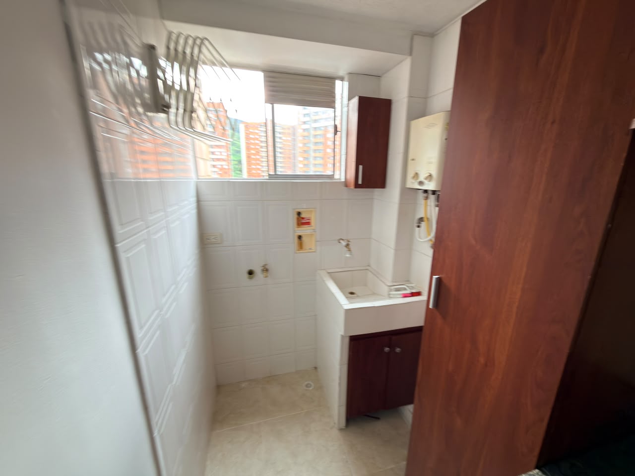 ARRIENDO APARTAMENTO EN LOMA DE LOS BERNAL