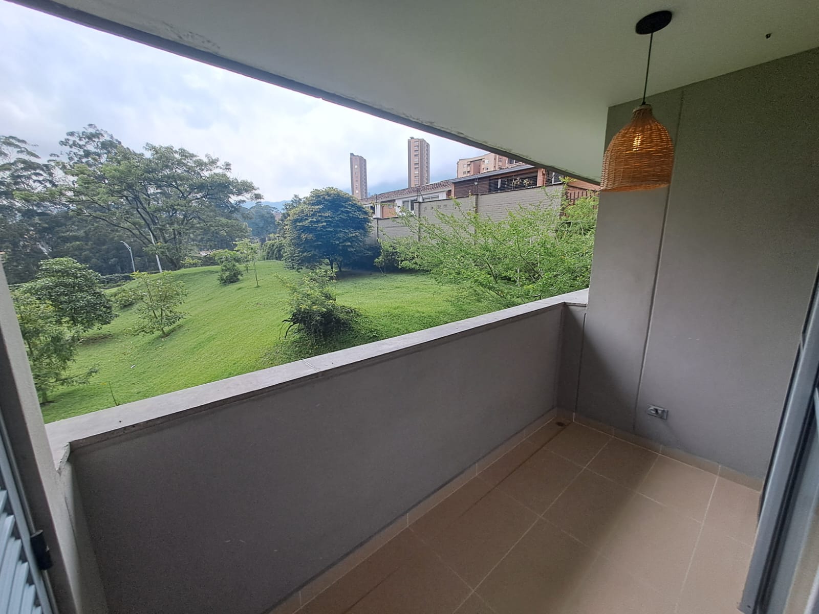 ARRIENDO APARTAMENTO POBLADO  LOS BALSOS