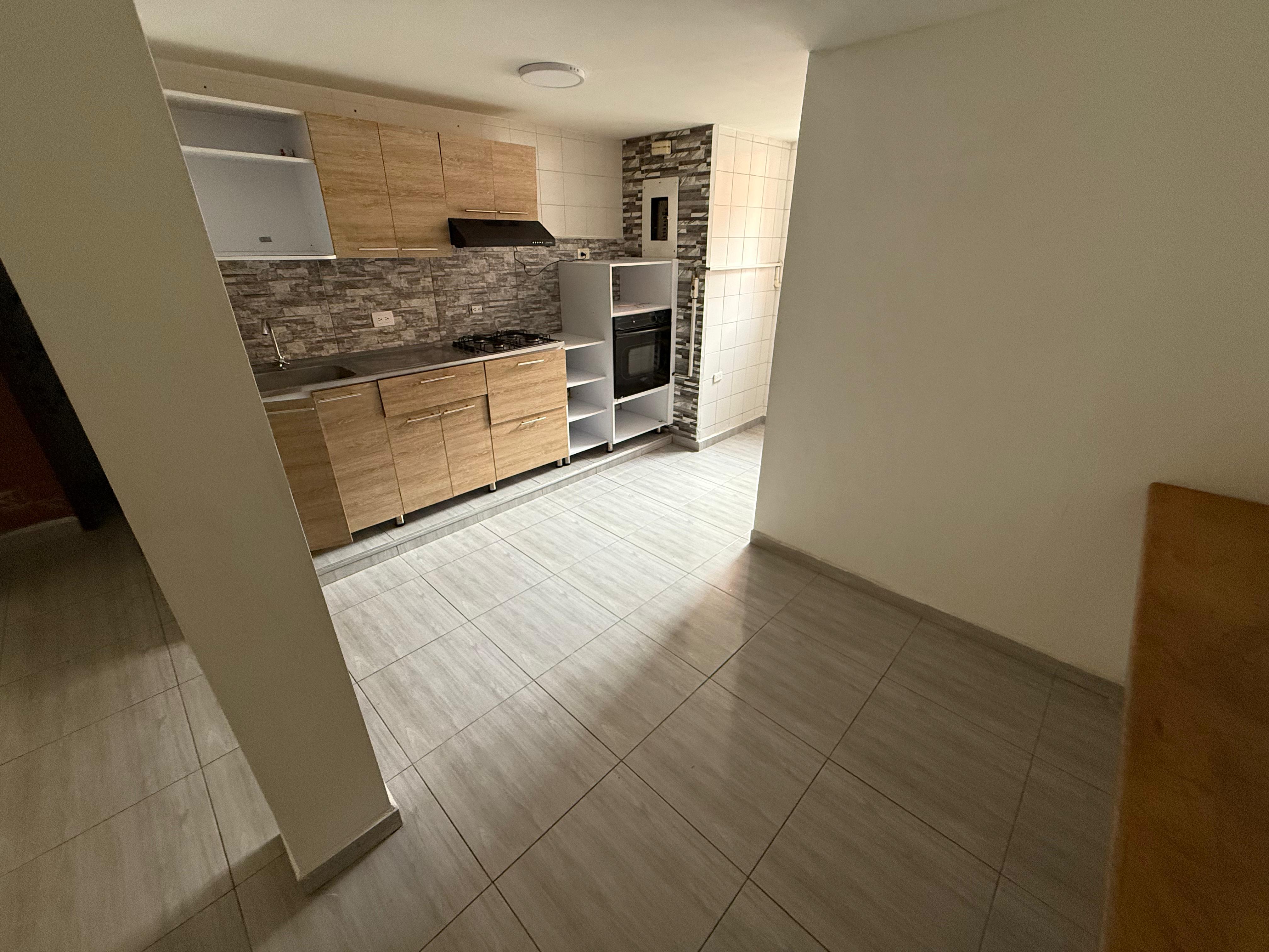 ARRIENDO CASA EN LA LOMA DE LOS BERNAL