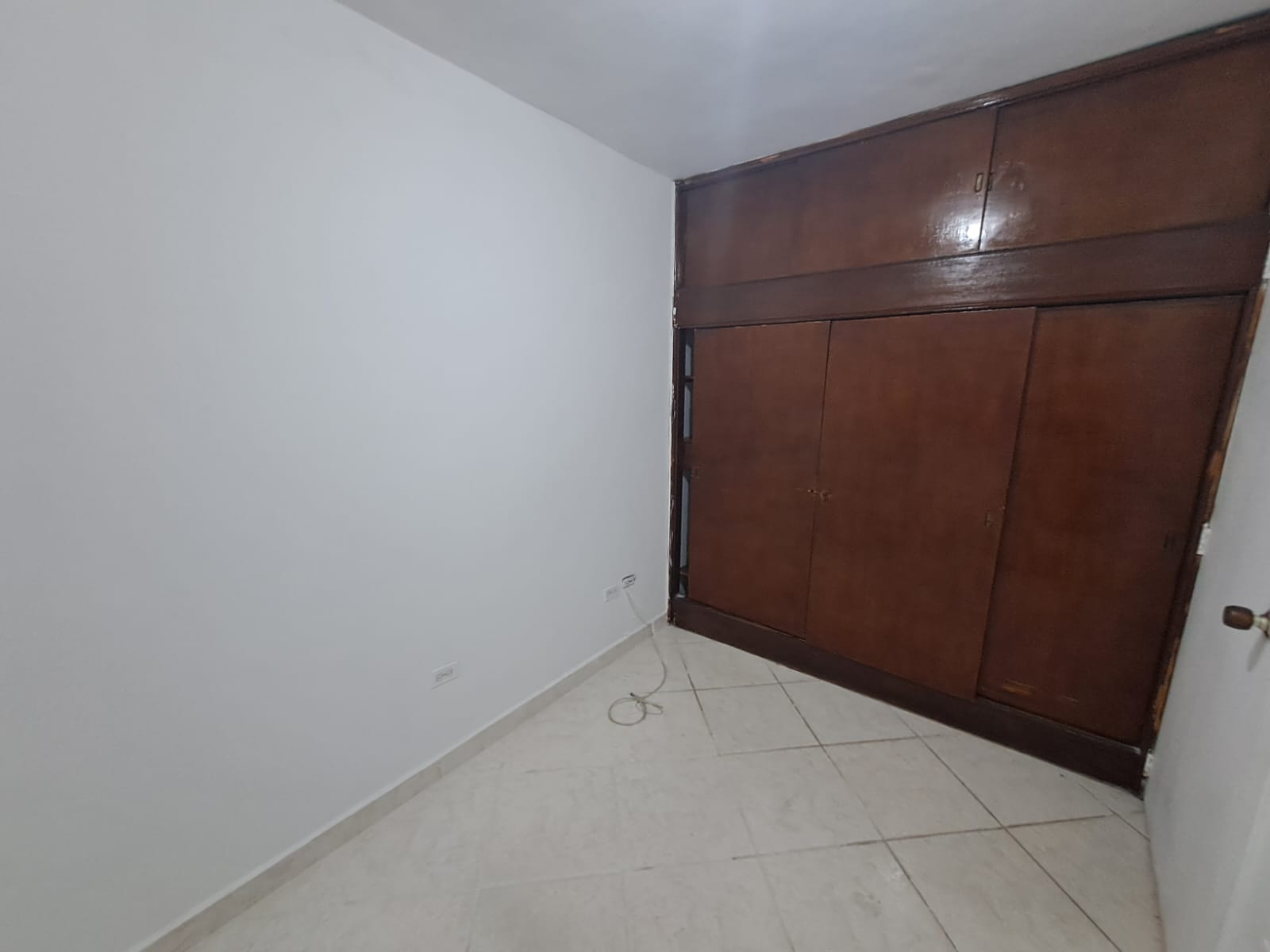 ARRIENDO CASA  LOCAL SANTA LUCIA DOS NIVELES